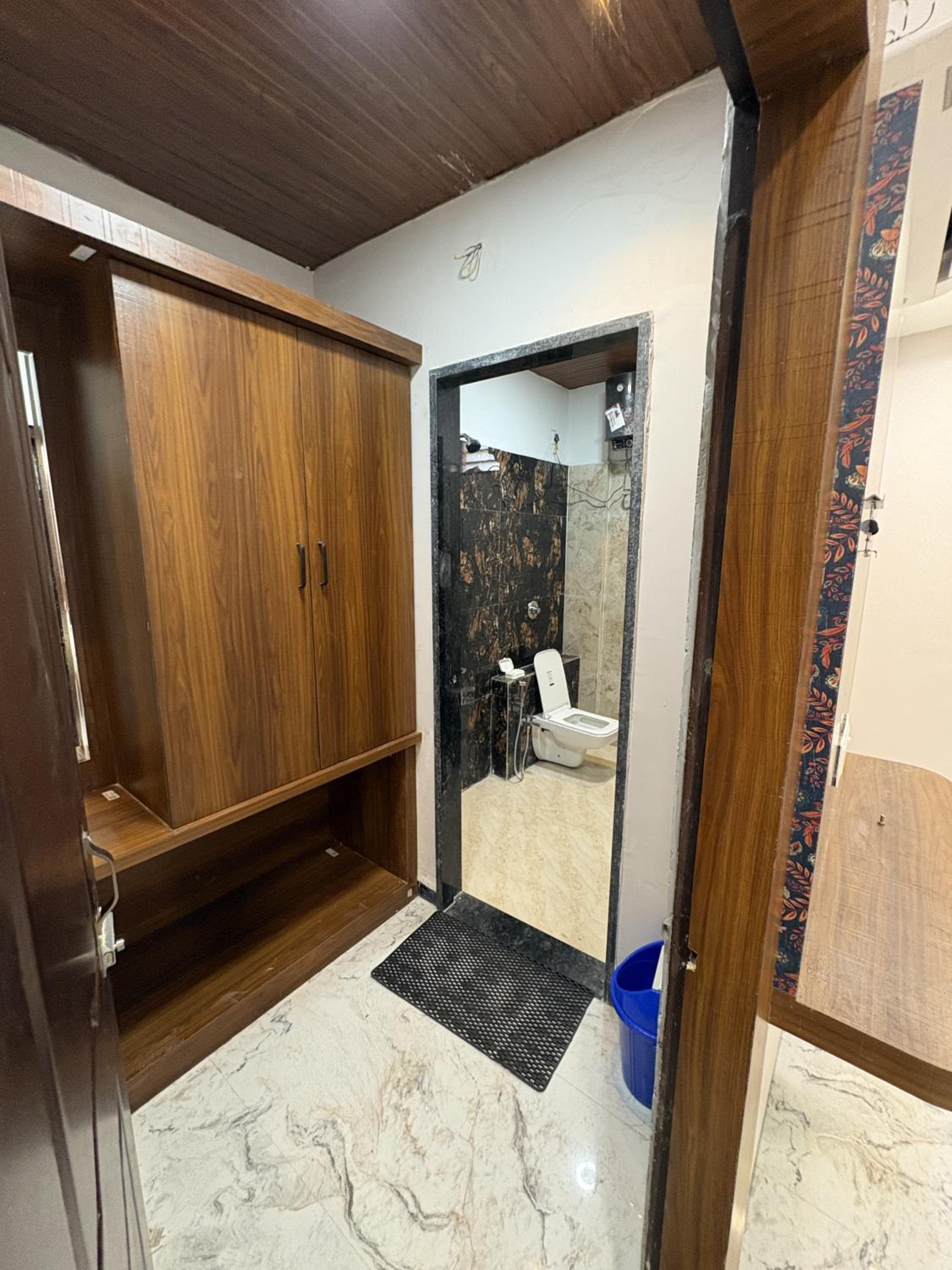 Double or Twin Room with Private Bathroom photo 3