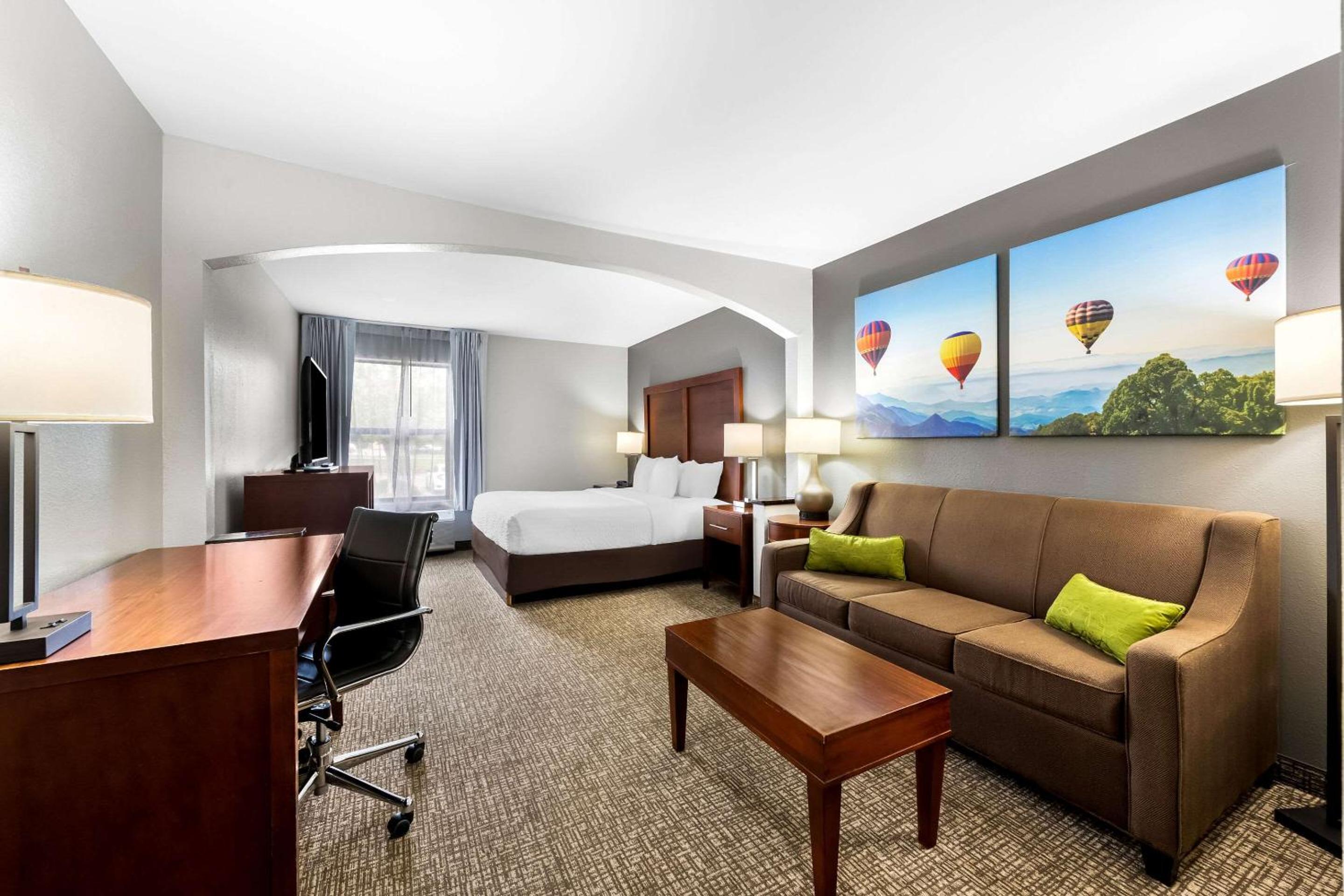 King Suite with Sofa Bed - Non-Smoking - Photo 1