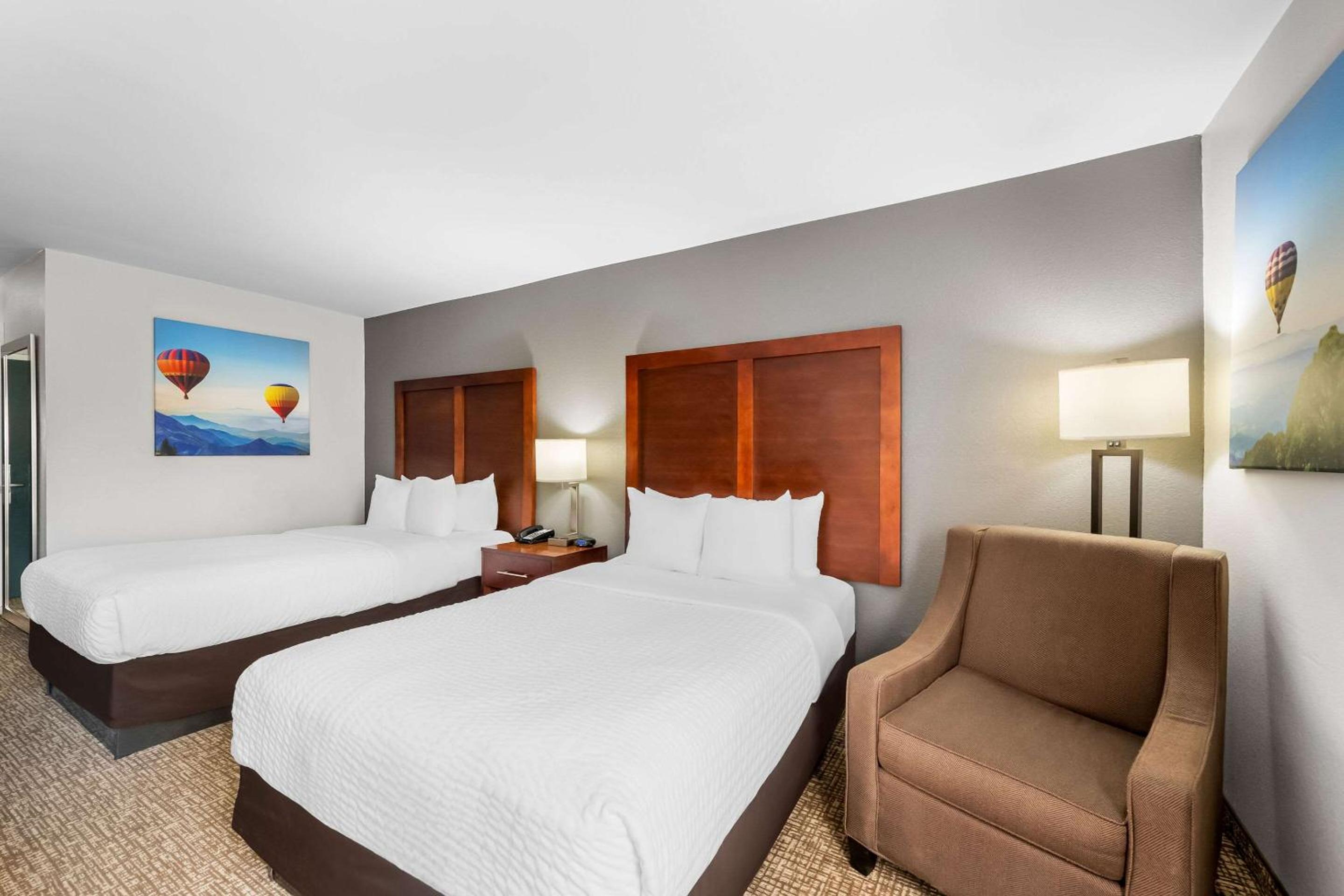 Double Room with Two Double Beds - Non-Smoking - Photo 2