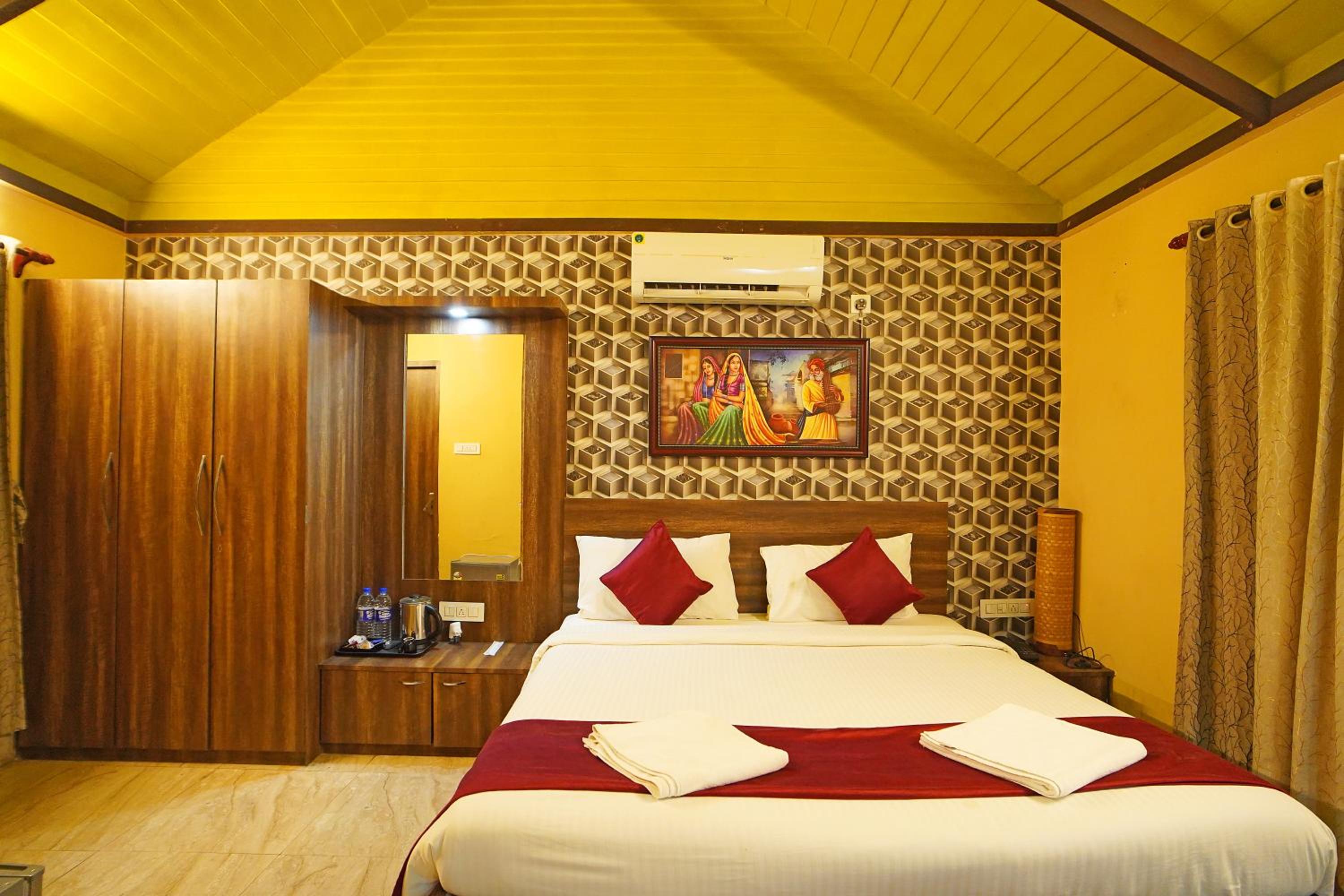 Deluxe Double Room (2 Adults + 1 Child) photo 1