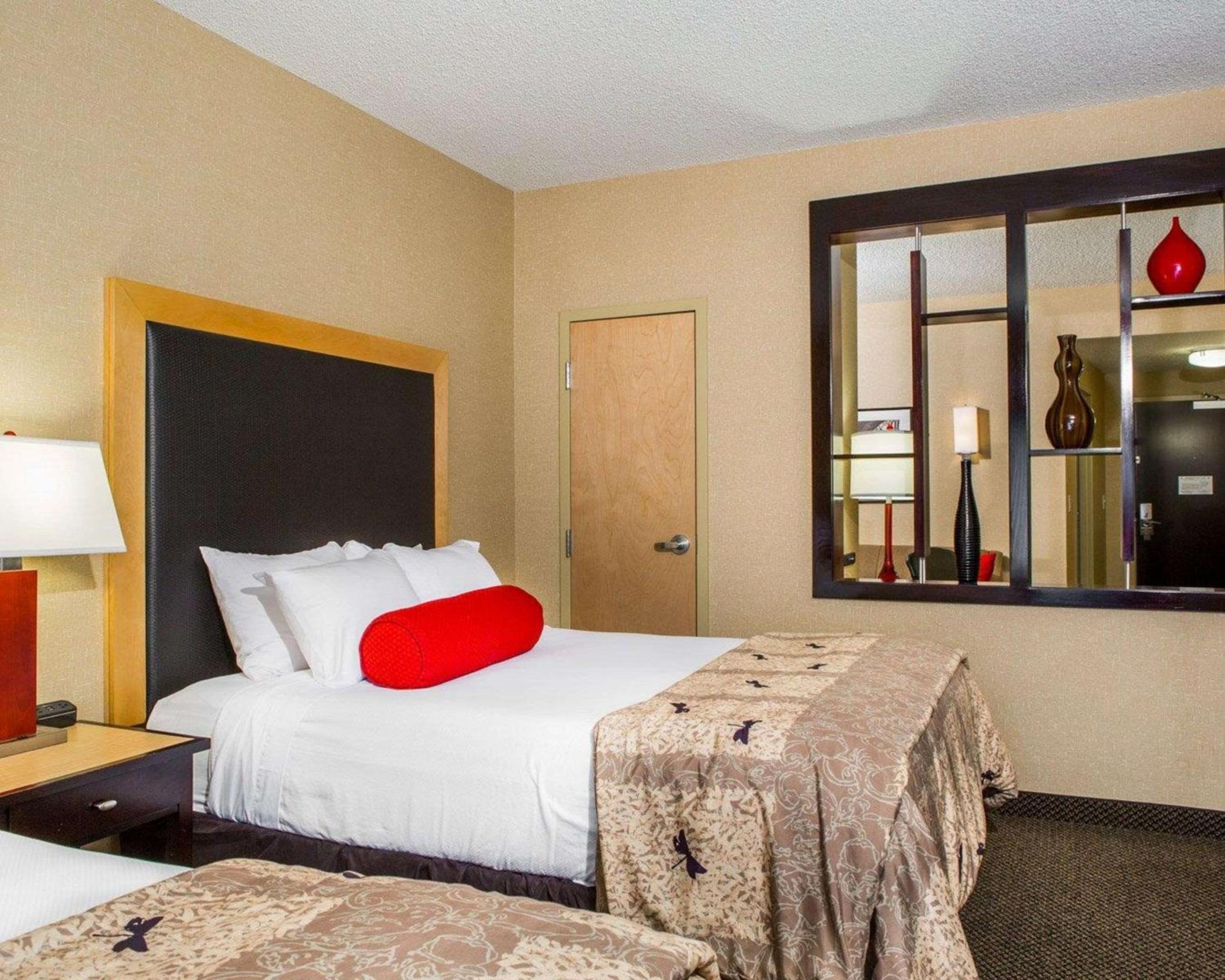 Queen Suite with Two Queen Beds - Disability Access/Non-Smoking - Photo 1
