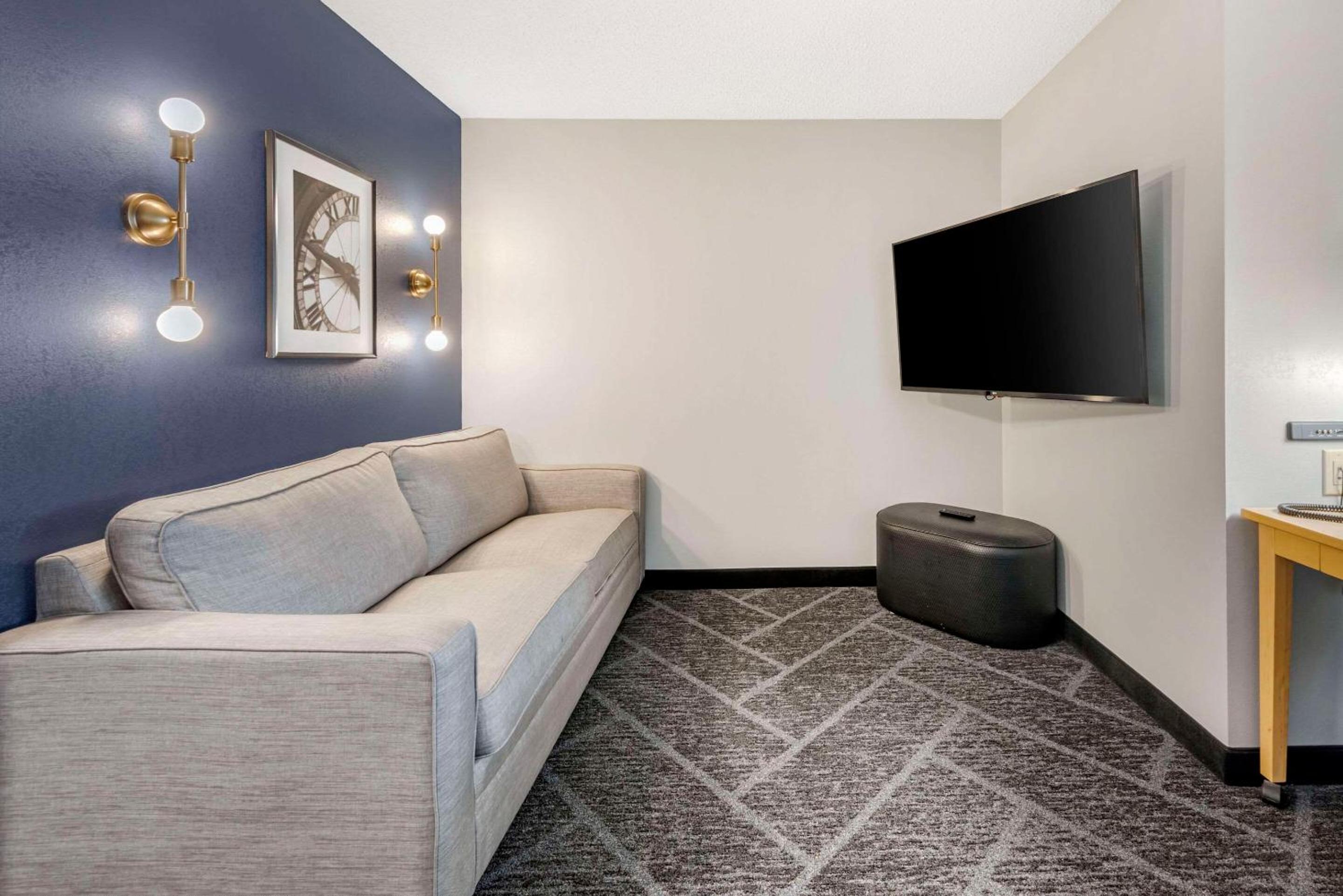 King Room - Non-Smoking - Photo 6
