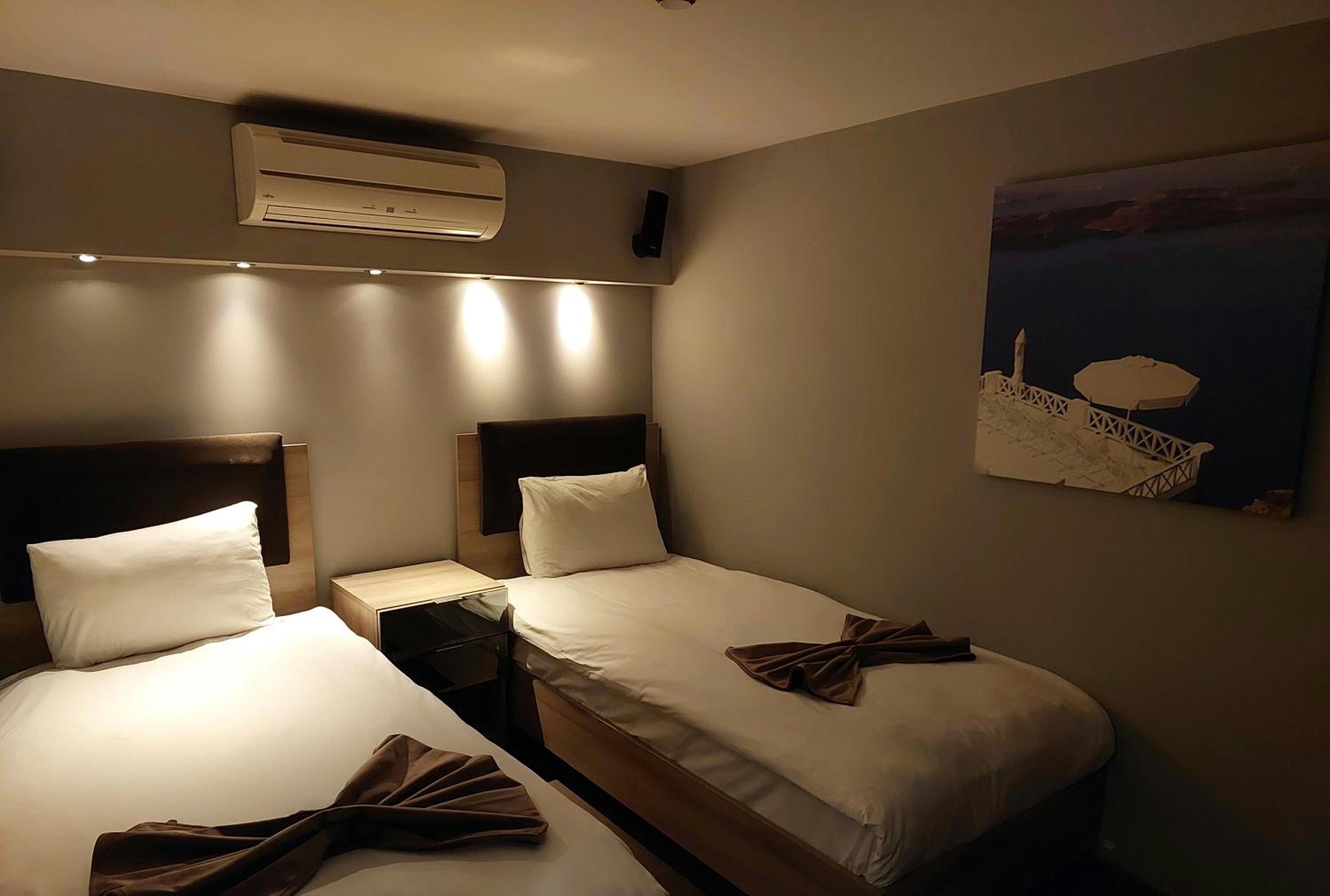 Family Suite With Balcony photo 2