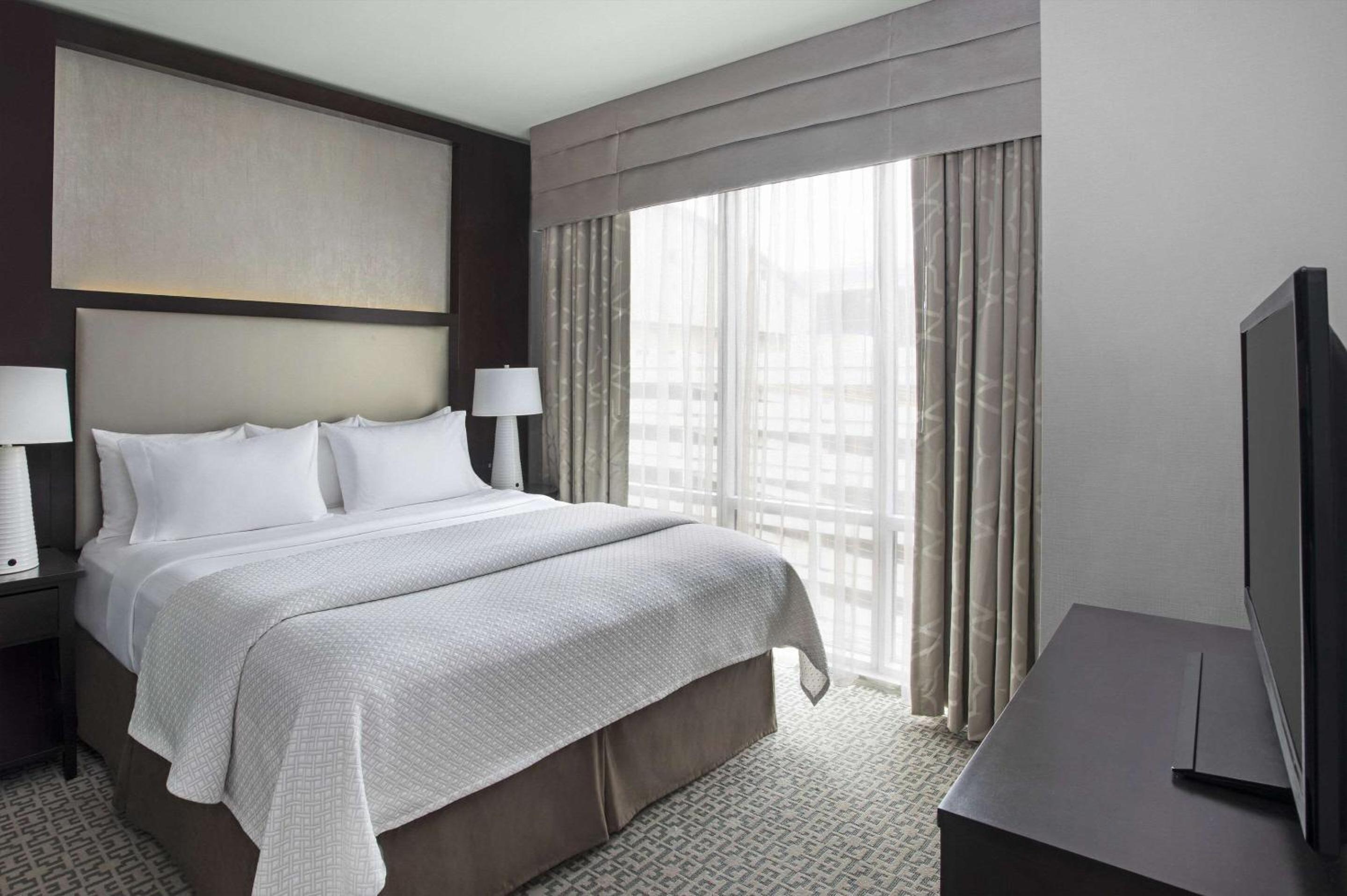 One-Bedroom King Suite with Sofa Bed - Non-Smoking