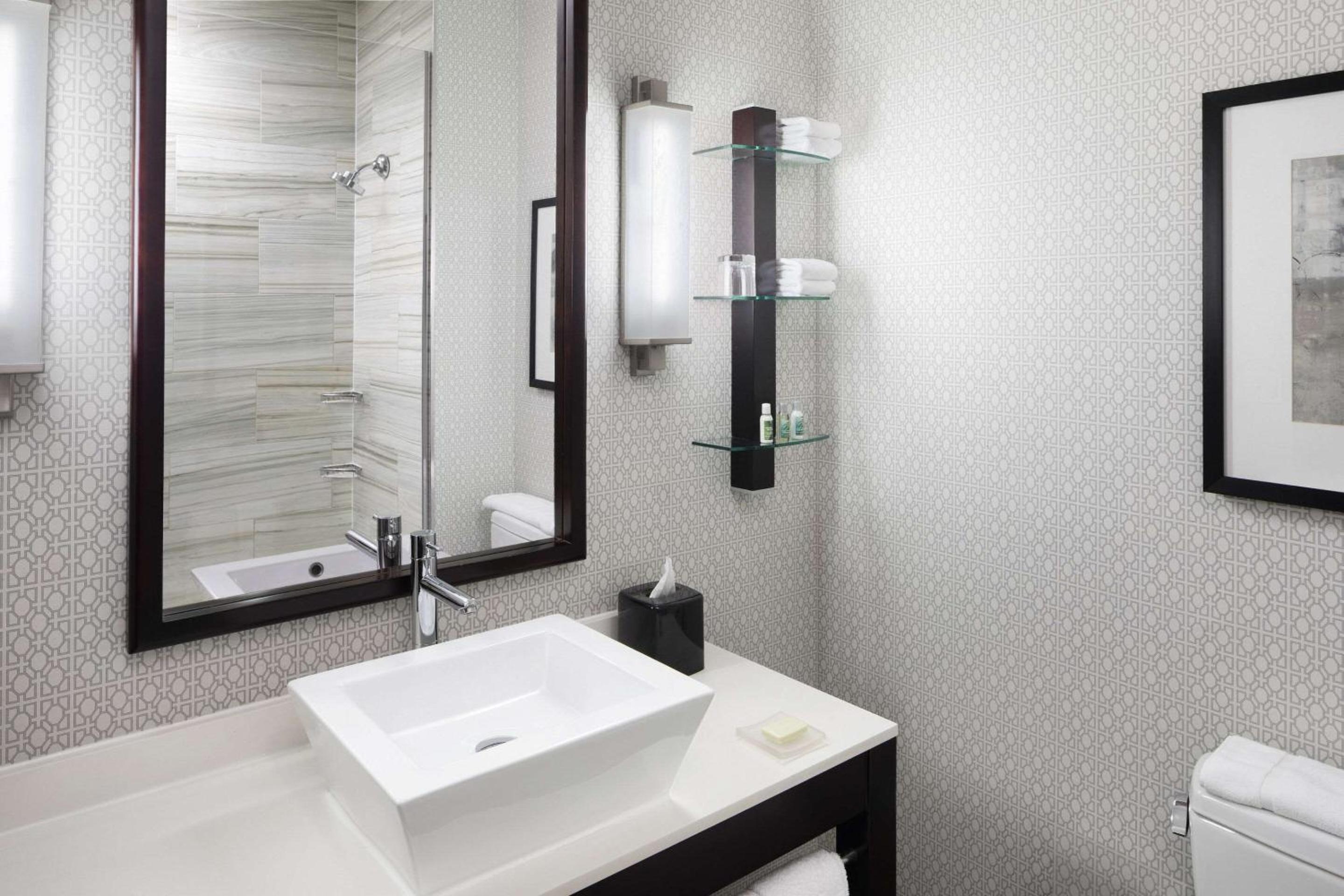 Queen Suite with Two Queen Beds - Disability Access/Non-Smoking photo 2