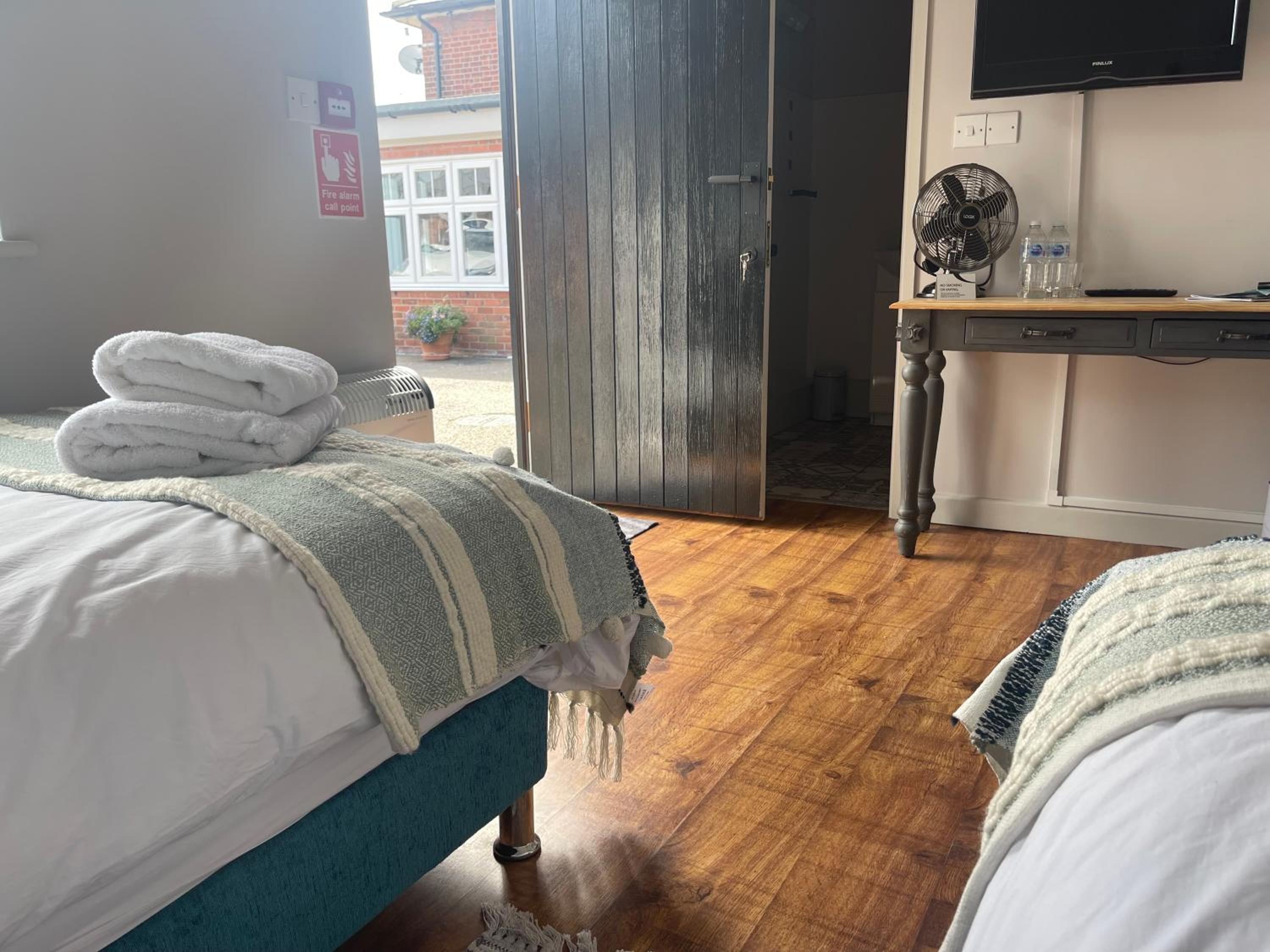 Standard Twin Room photo 2