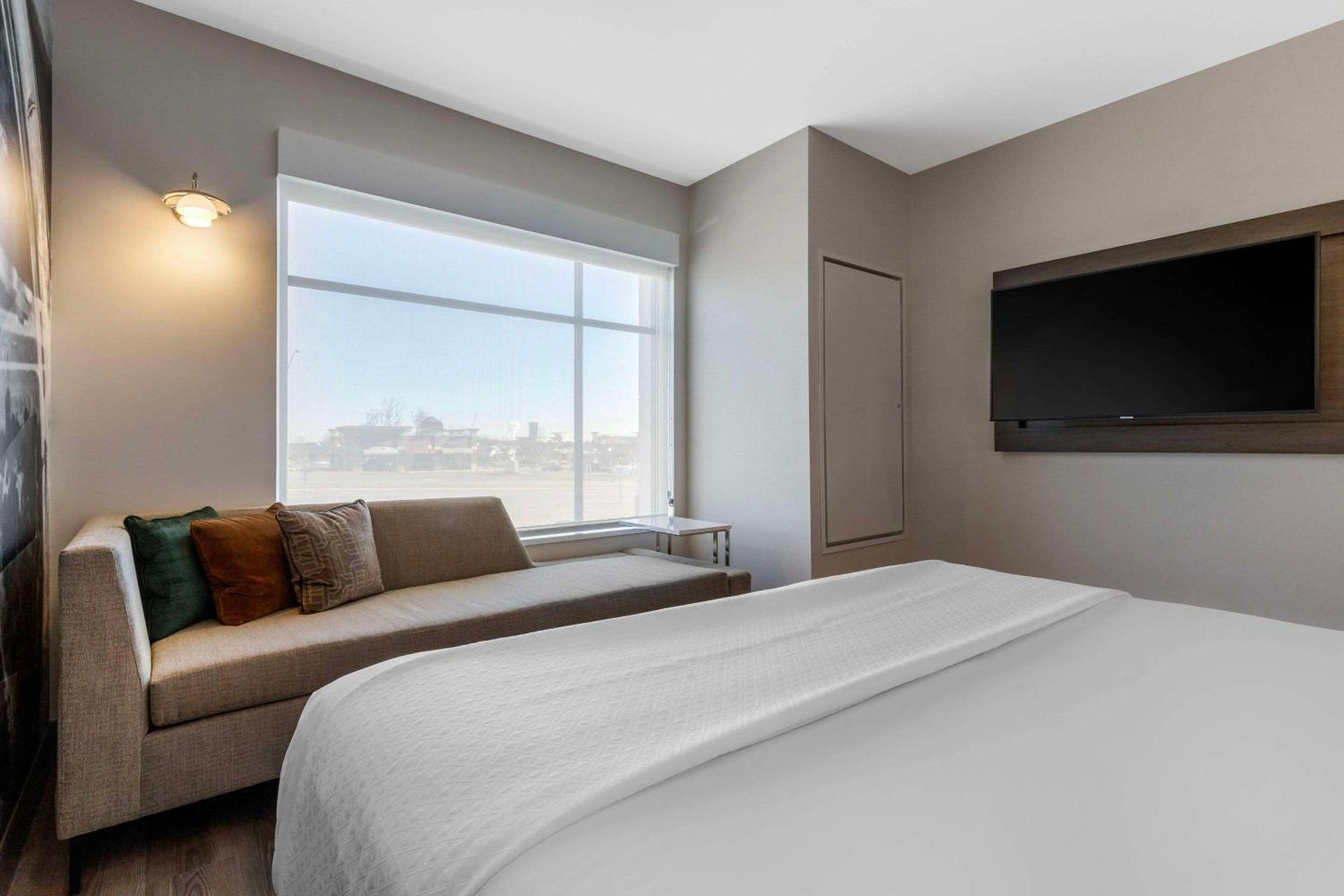 King Room - Non-Smoking - Photo 4