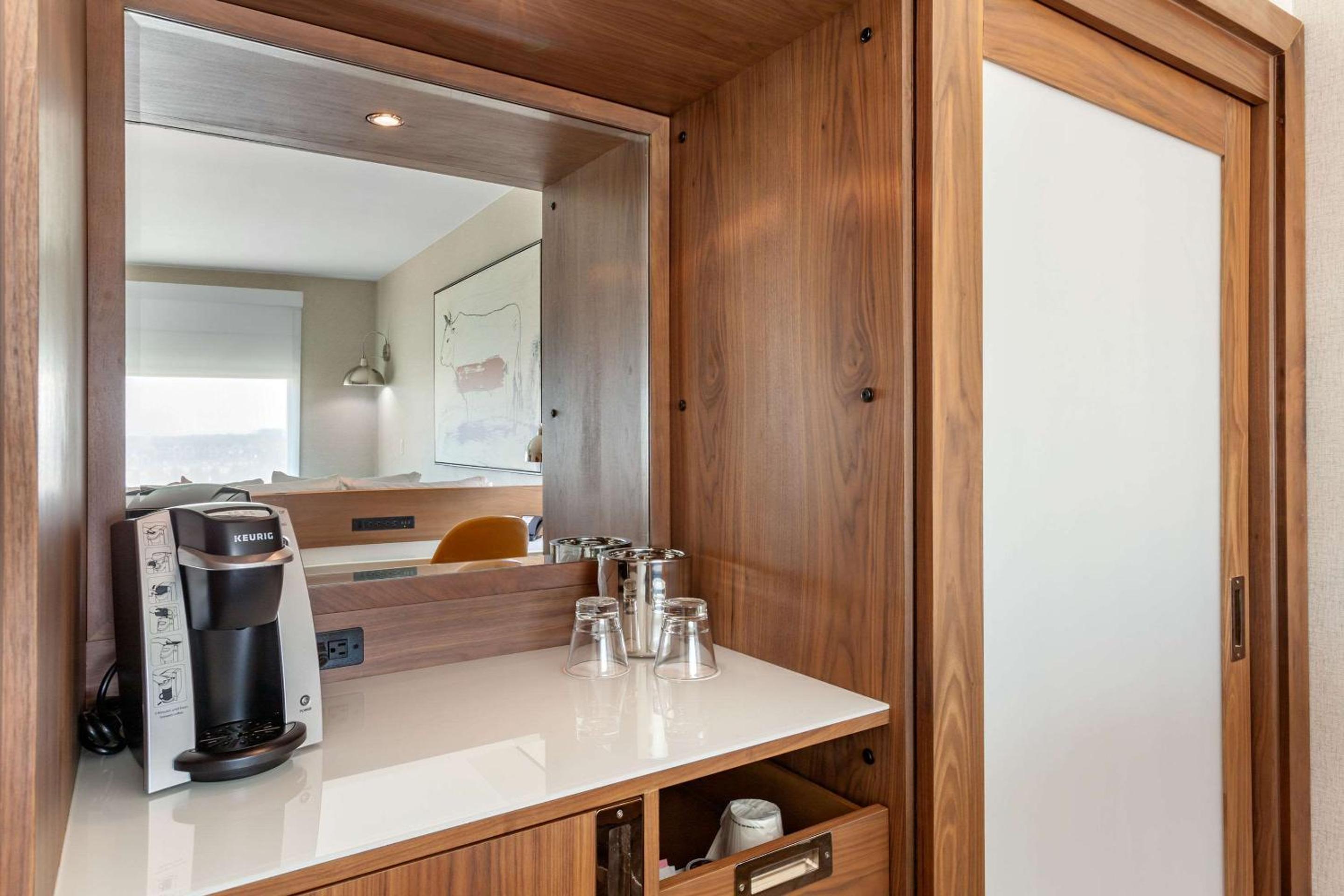 King Room - Non-Smoking - Photo 2