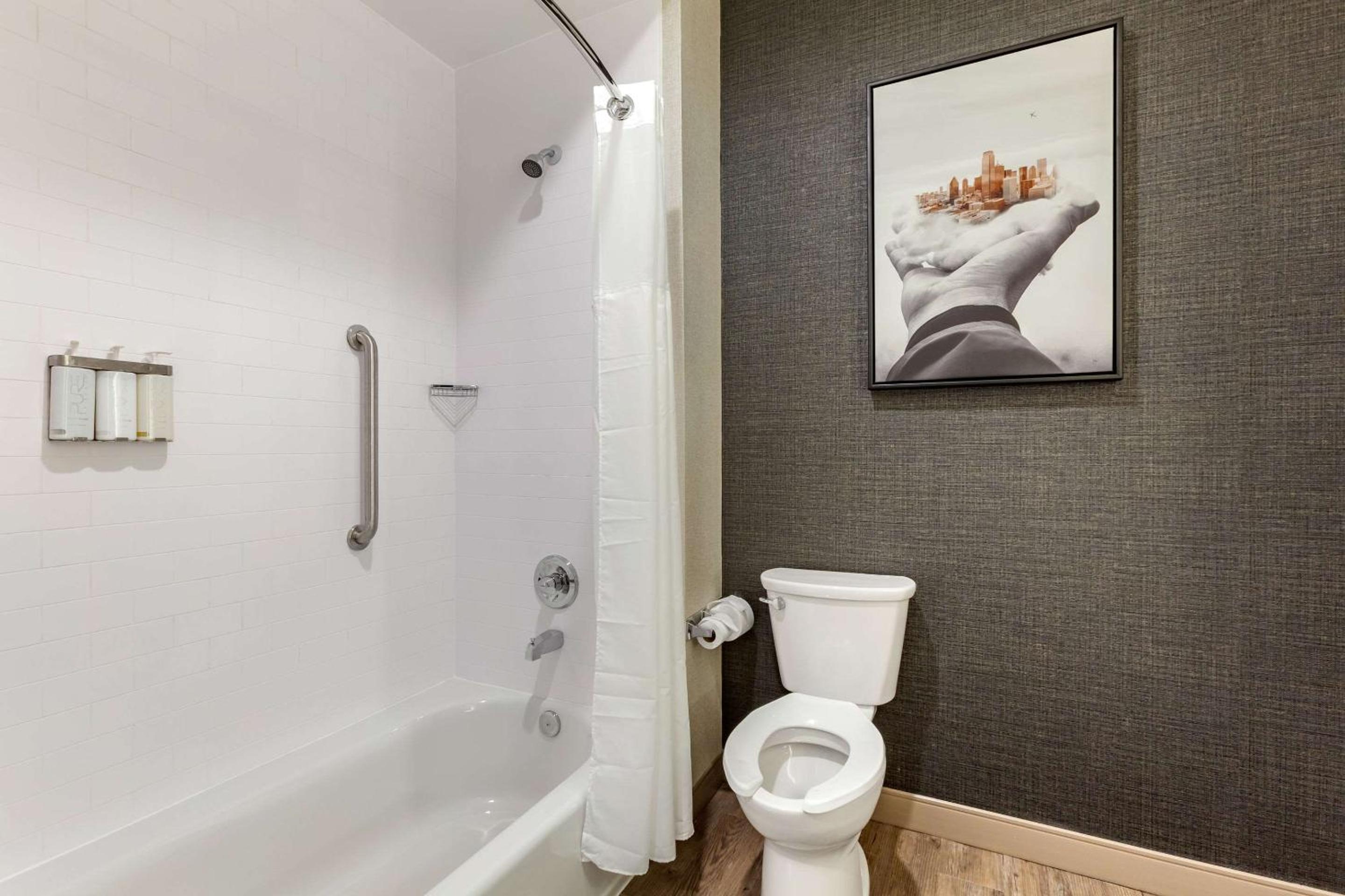 King Suite - Accessible/Non-Smoking - Photo 2