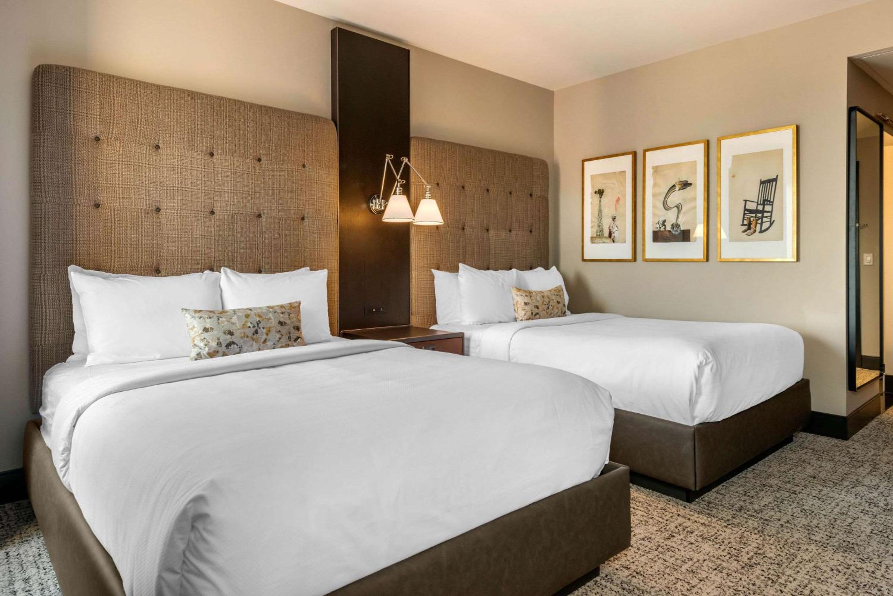 Queen Room with Two Queen Beds - Mobility Accessible/Non-Smoking - Photo 3