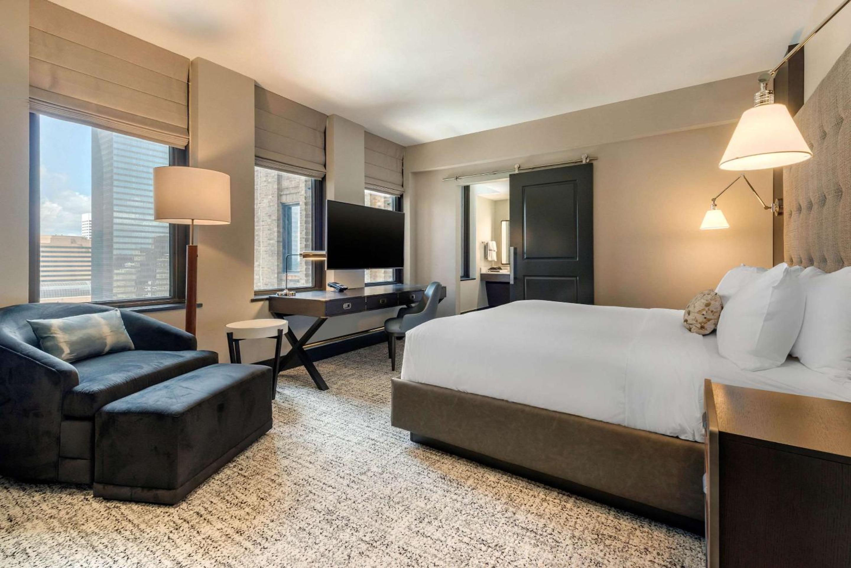 King Room with City View - Mobility Accessible/Non-Smoking - Photo 9