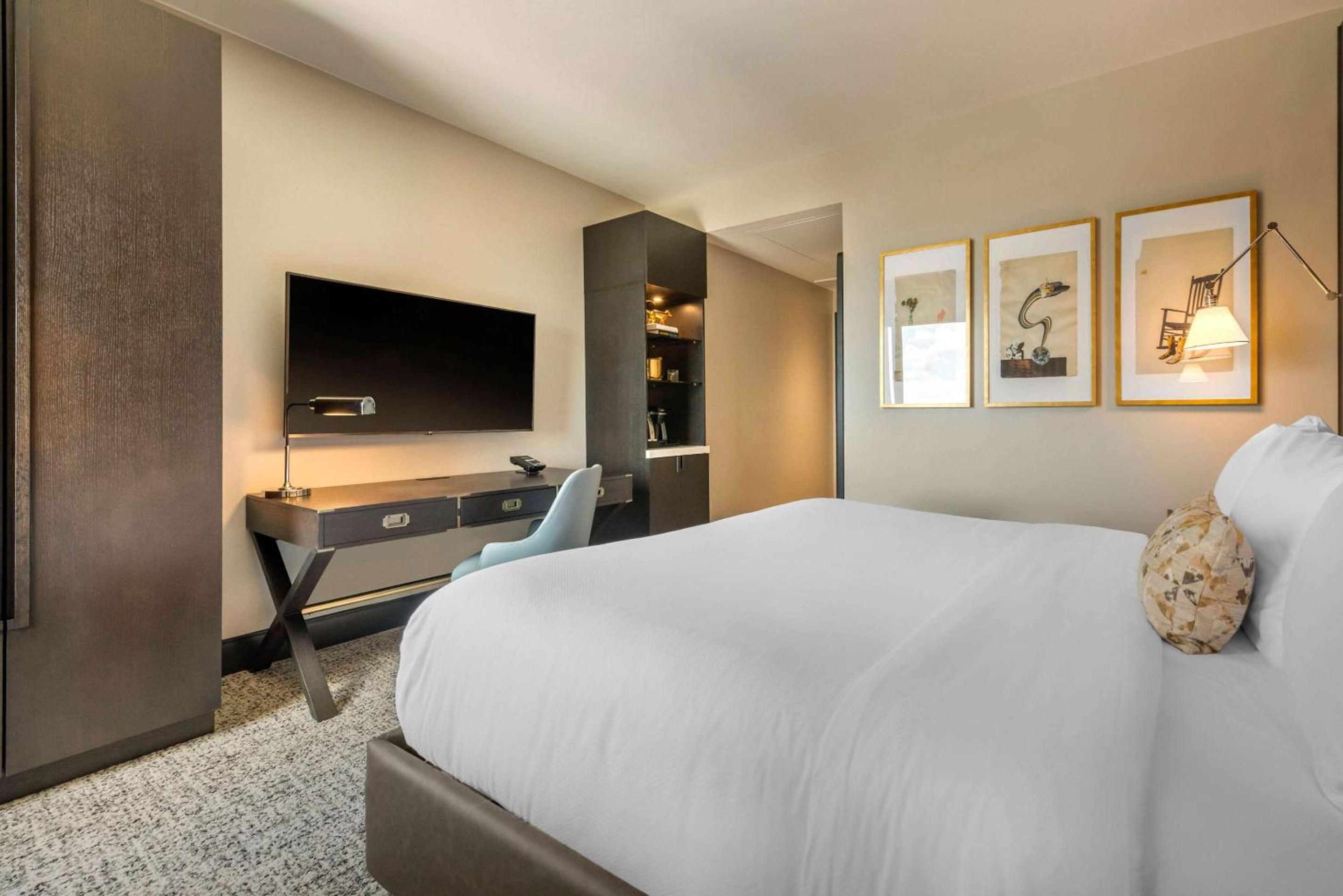 King Room with City View - Mobility Accessible/Non-Smoking - Photo 1