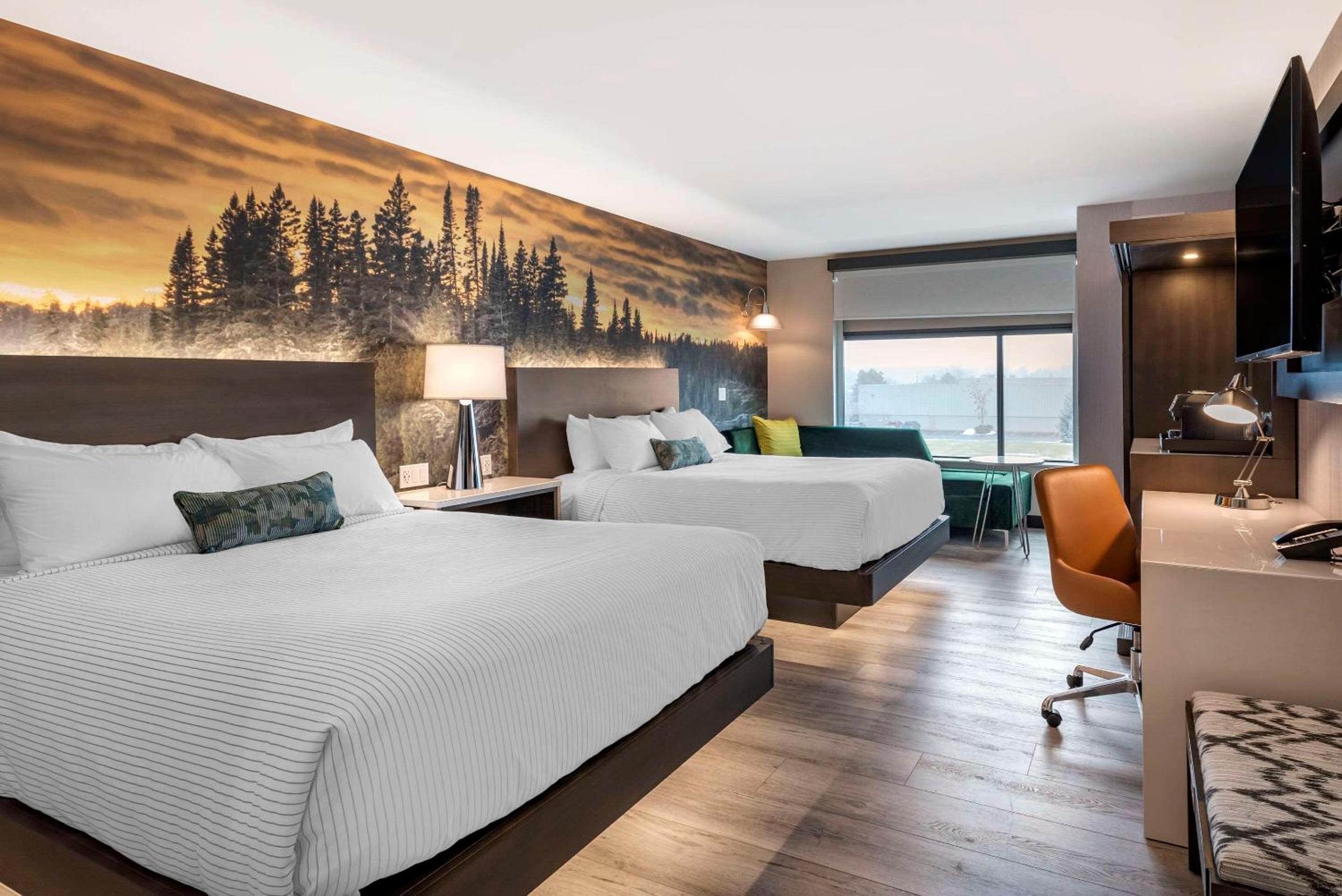 Queen Room with Two Queen Beds - Non-Smoking - Photo 1