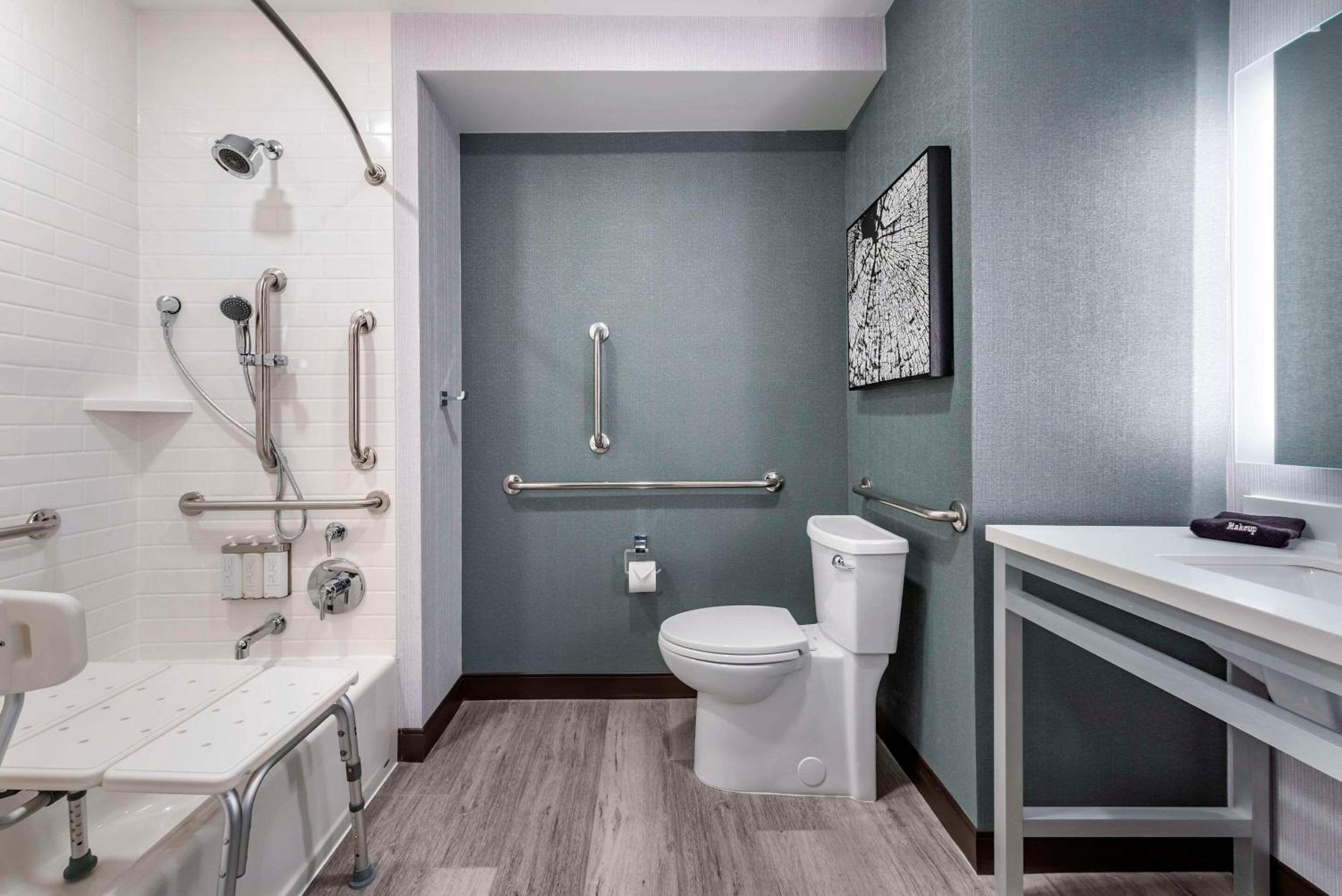 King Room - Accessible/Non-Smoking - Photo 2