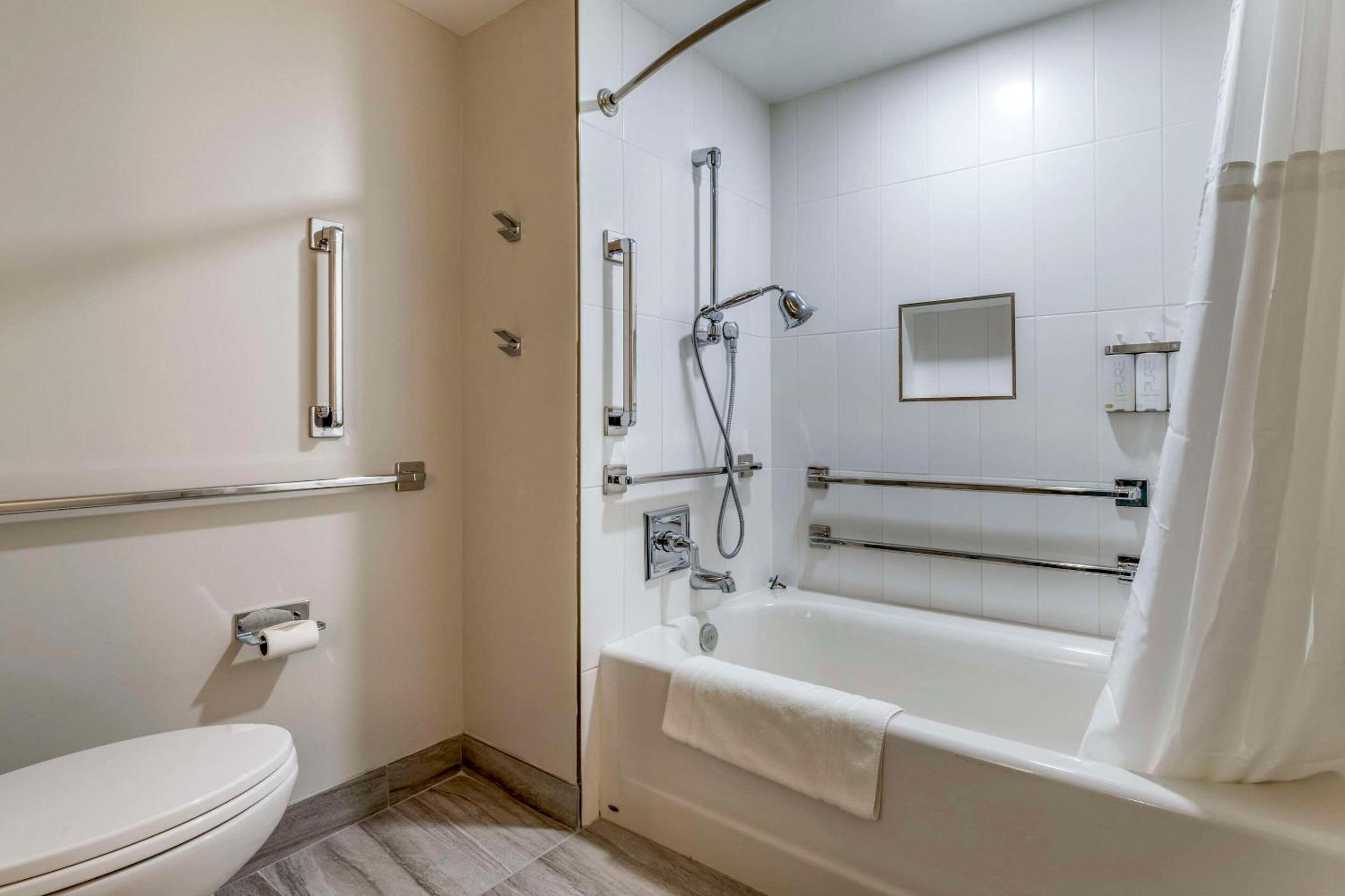 King Room - Accessible/Non-Smoking - Photo 2
