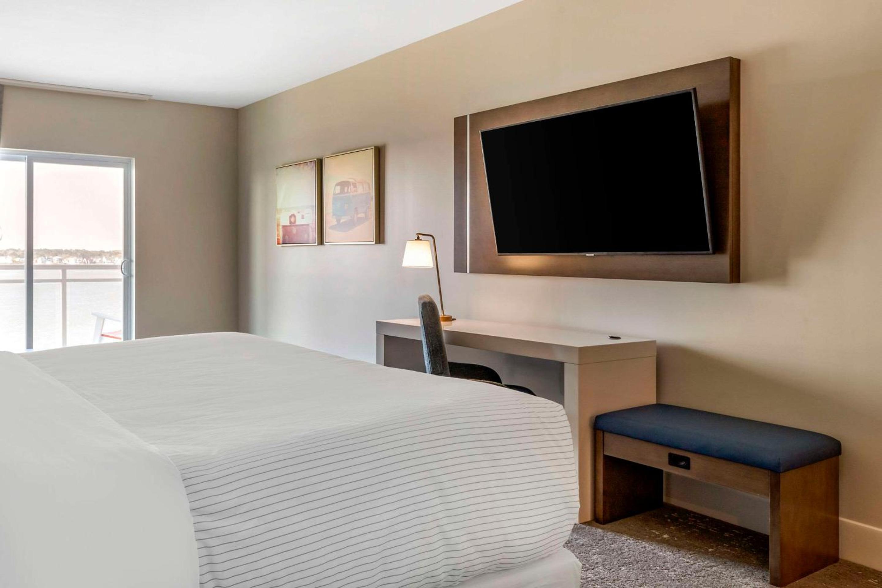 King Room - Accessible/Non-Smoking - Photo 4