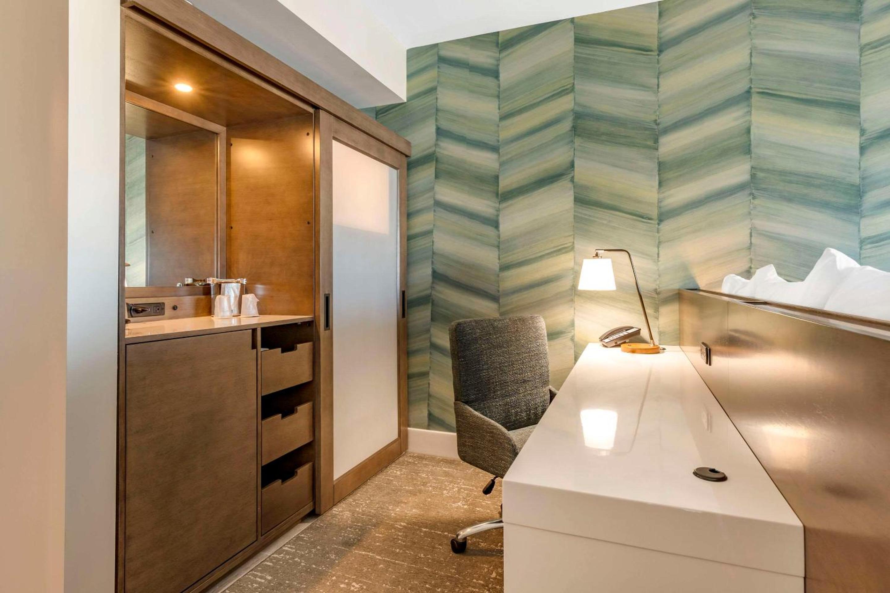 King Room with Sofa Bed - Upper Floor/Non-Smoking