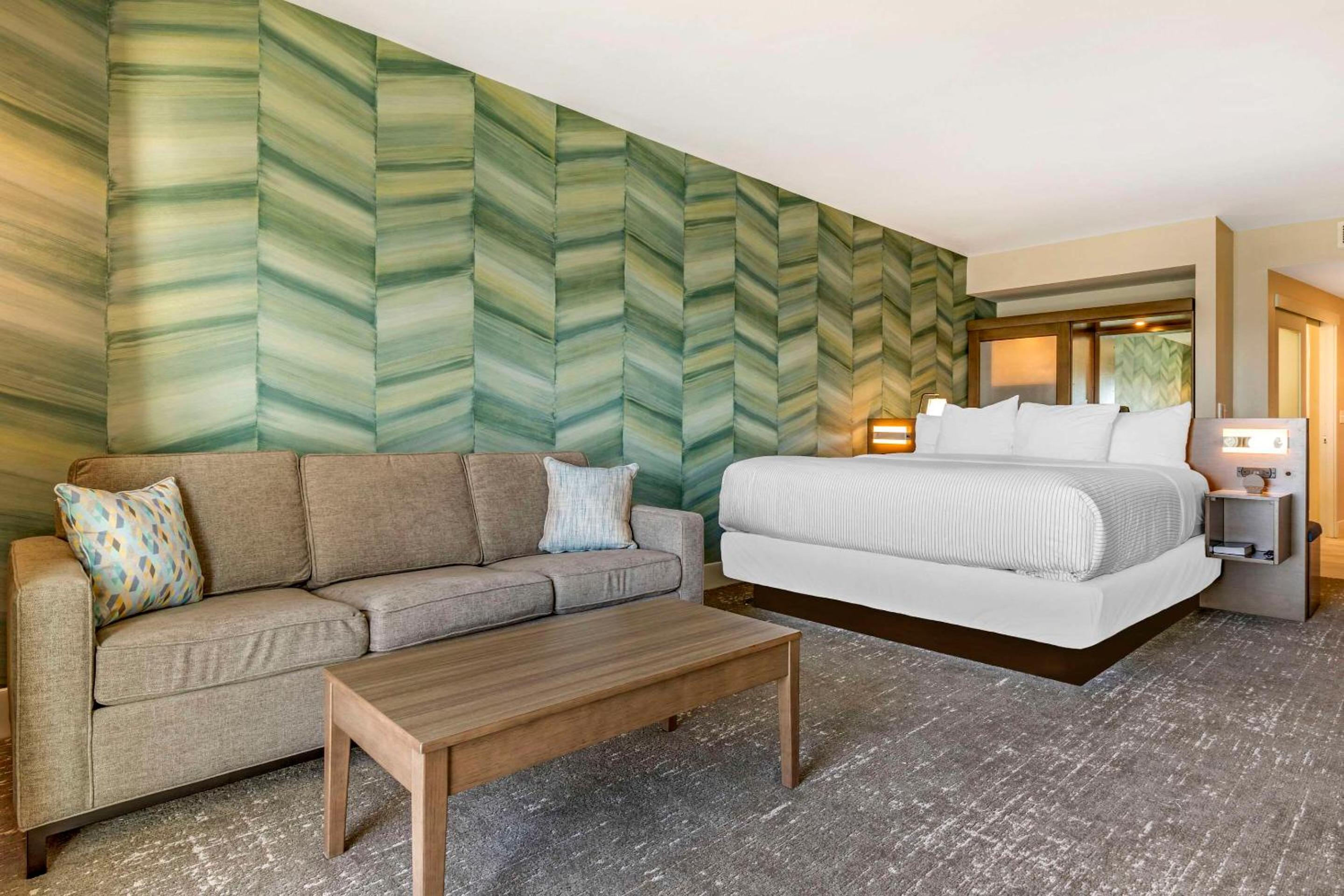 King Room with Sofa Bed - Upper Floor/Non-Smoking