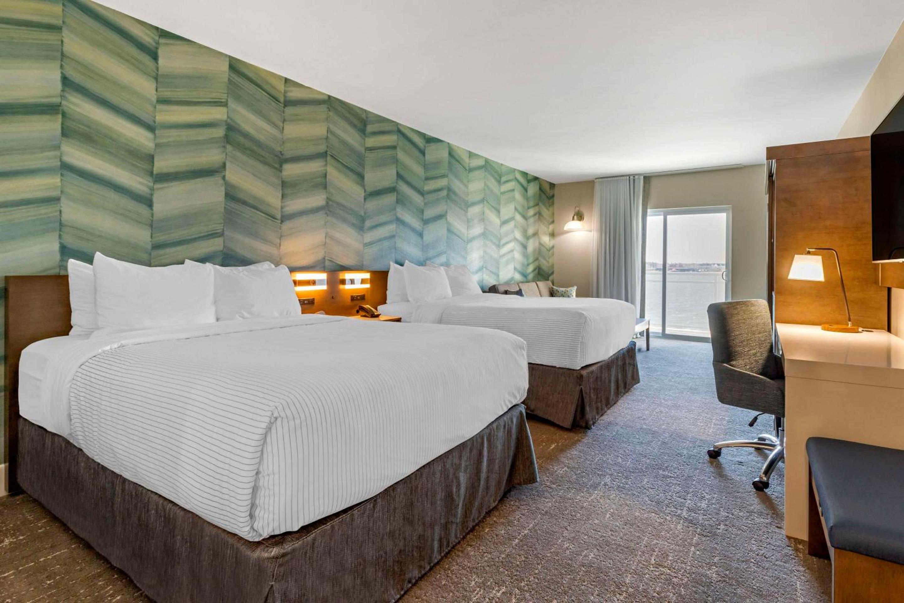 Queen Room with Two Queen Beds and Sofa Bed - Upper Floor/Non-Smoking