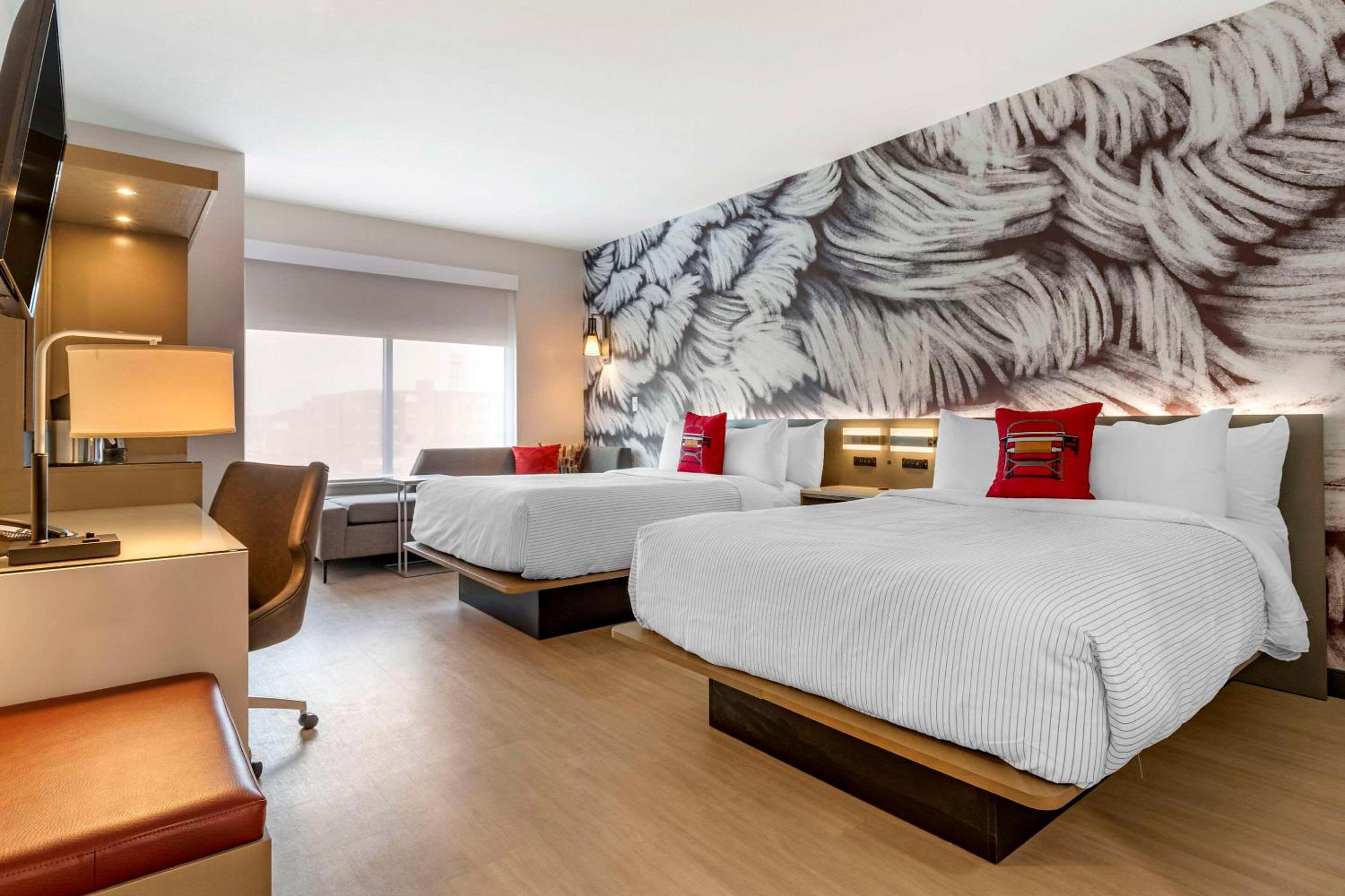 Standard Queen Room with Two Queen Beds - Non-Smoking - Photo 1