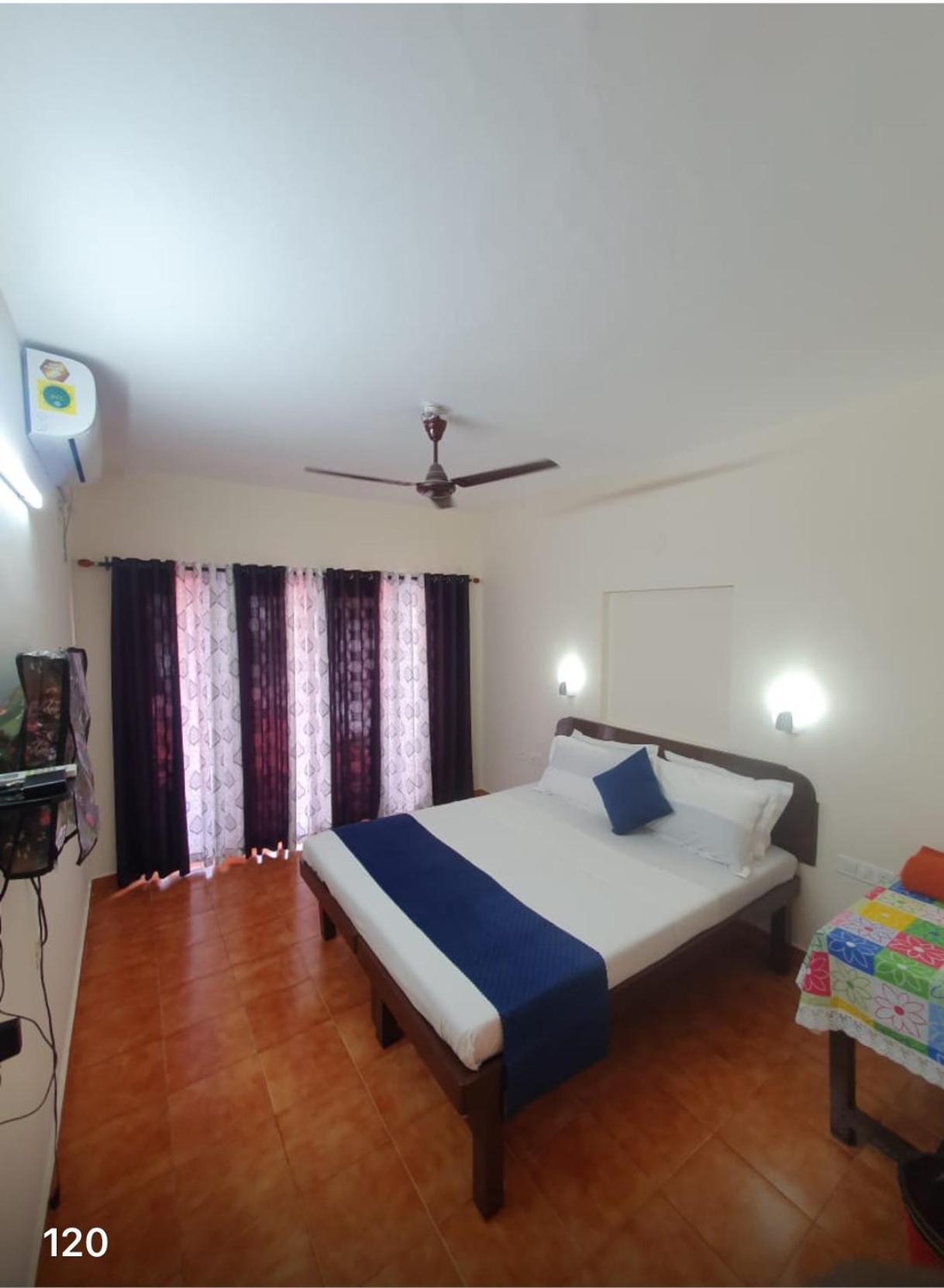 Deluxe Double Room with Balcony photo 1
