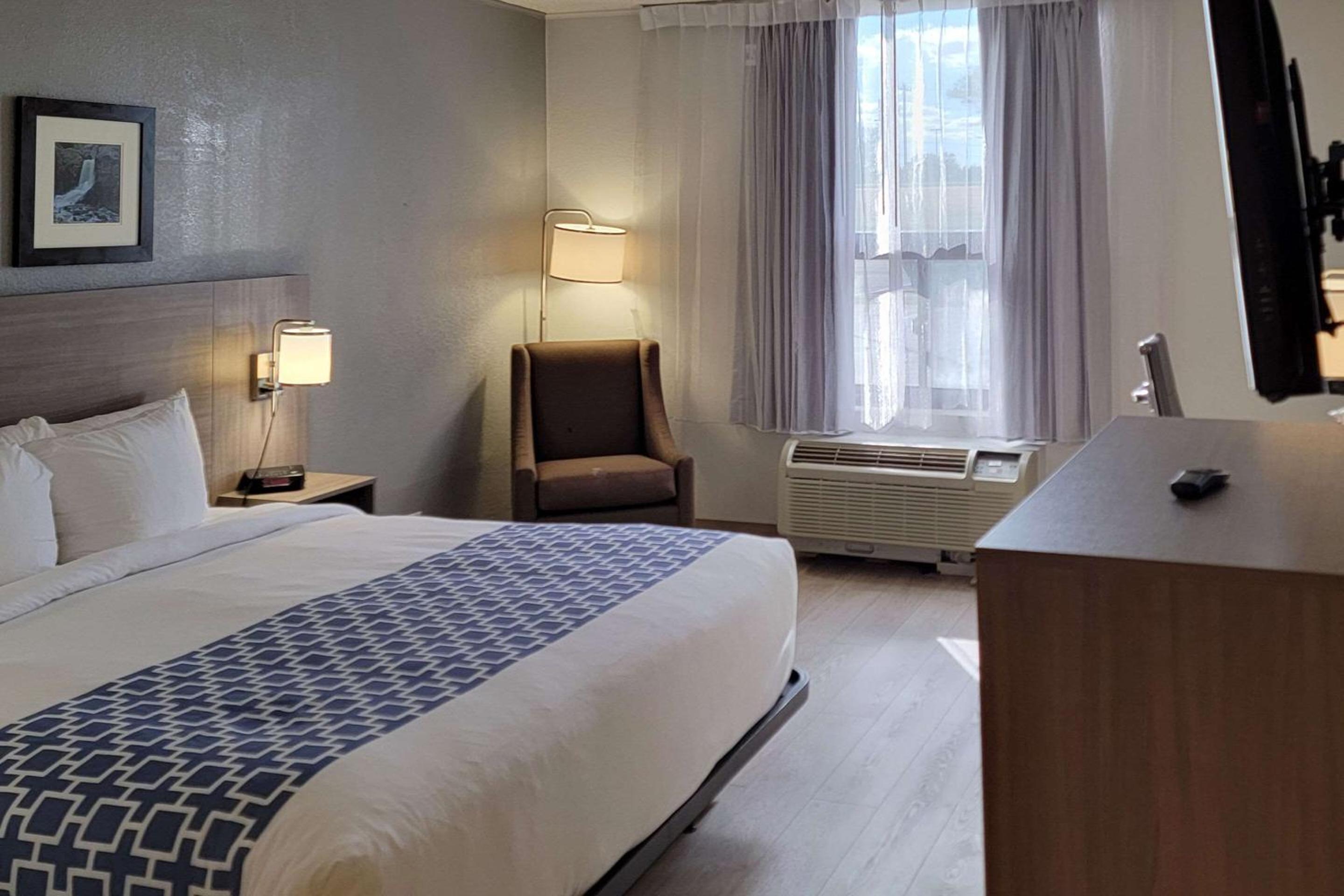 King Room - Non Smoking - Photo 6