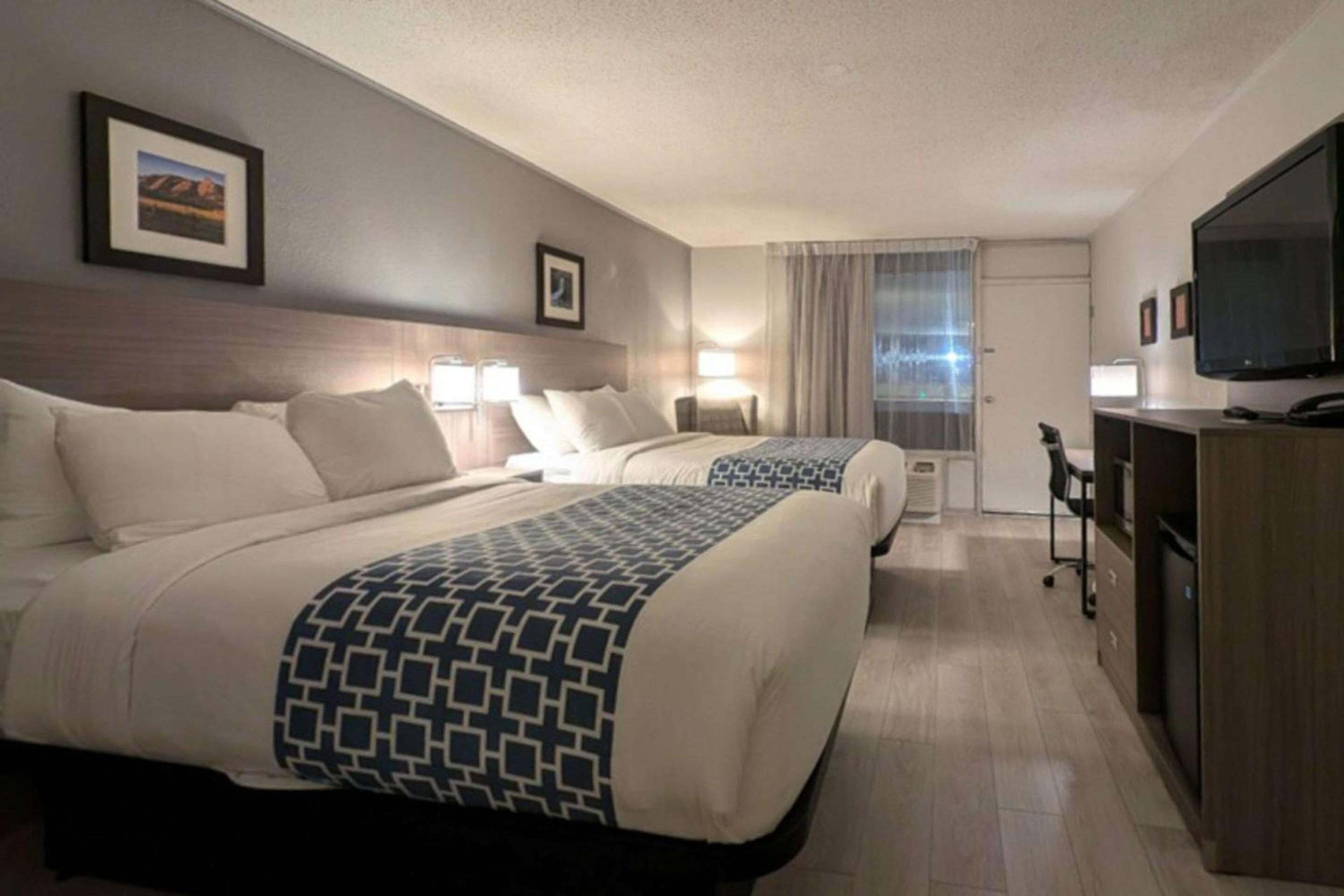Standard Double Room with Two Double Beds - Non-Smoking - Photo 1