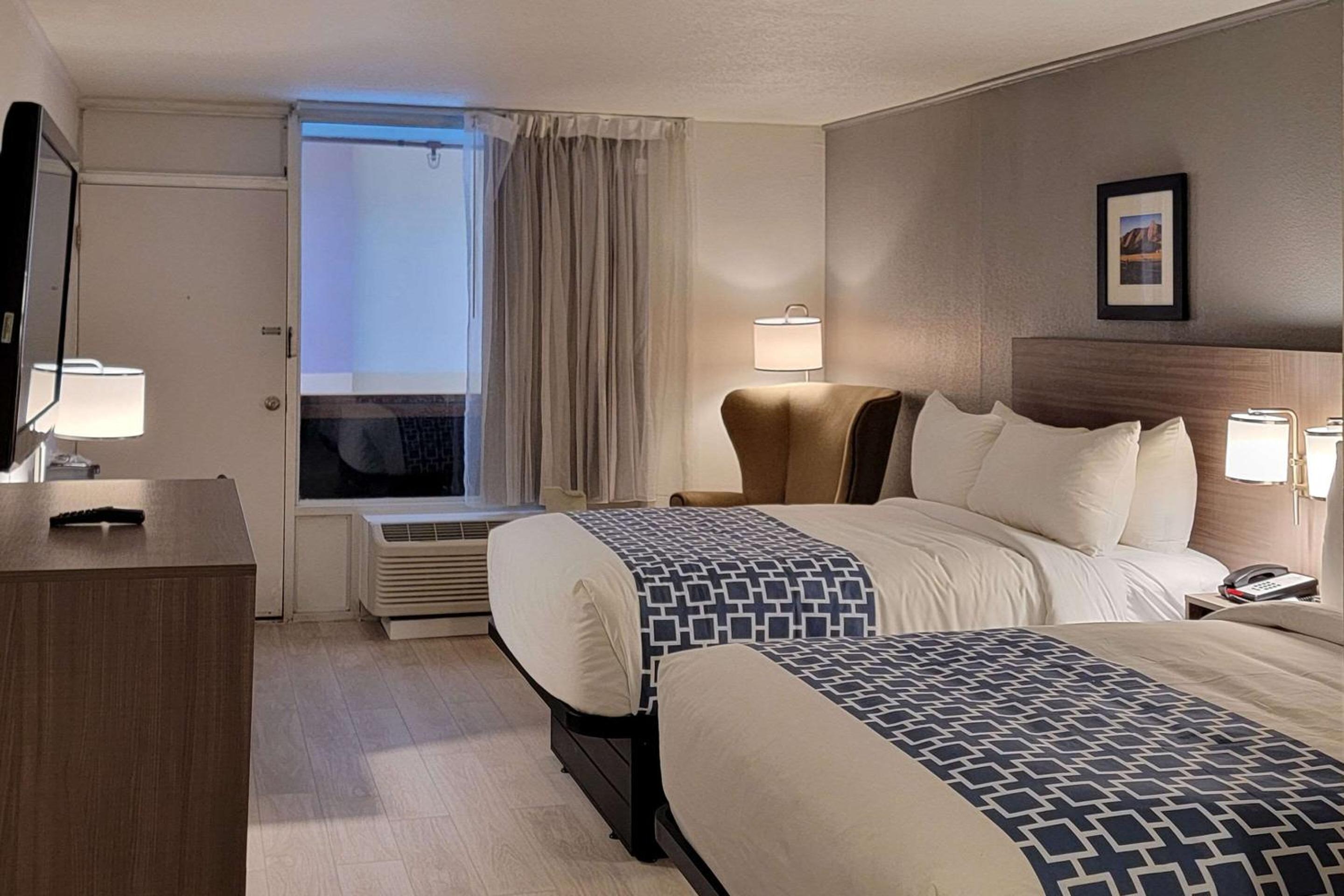 Standard Double Room with Two Double Beds - Non-Smoking - Photo 6