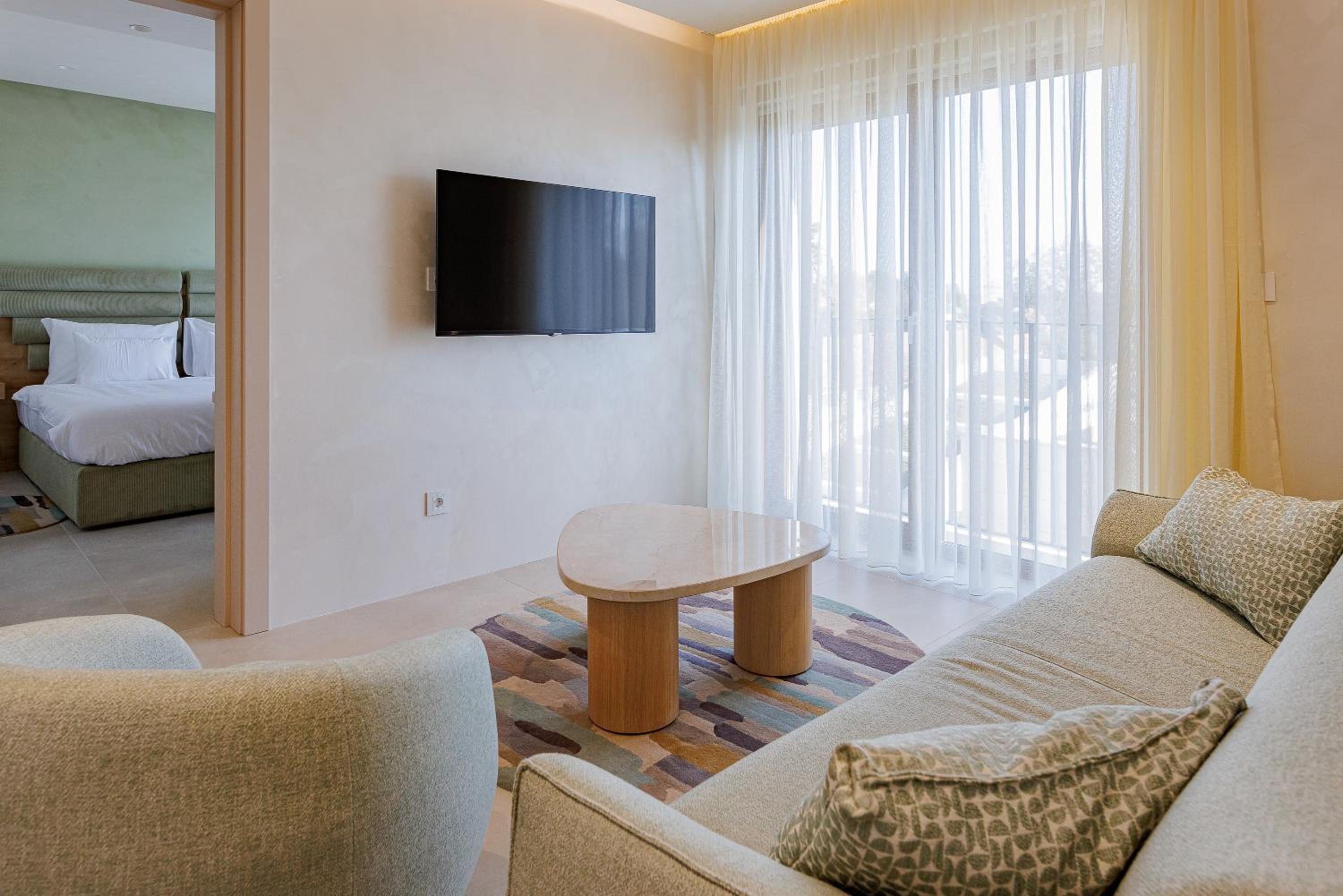 Superior Family Room with Complimentary Spa Access photo 2