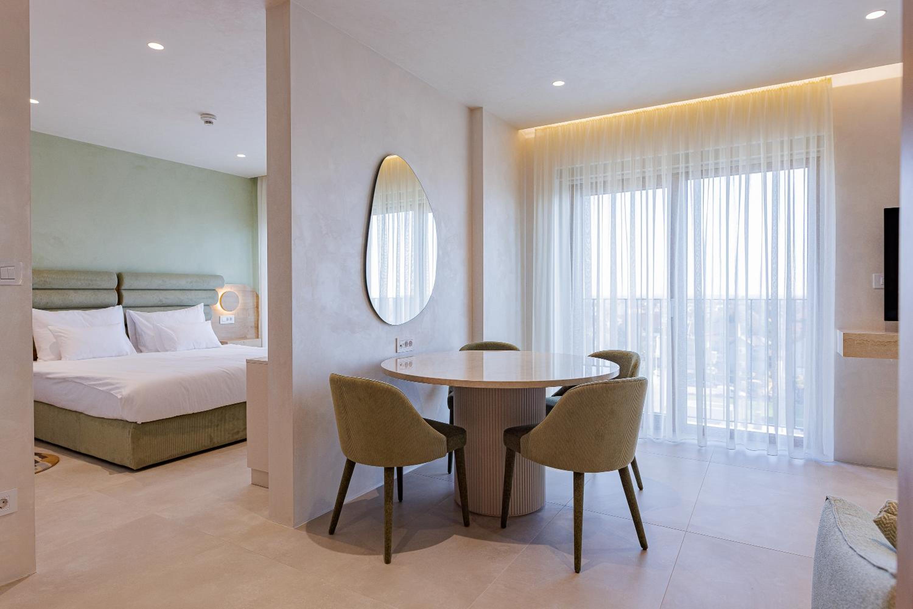 One-Bedroom Apartment with Complimentary Spa Access photo 2