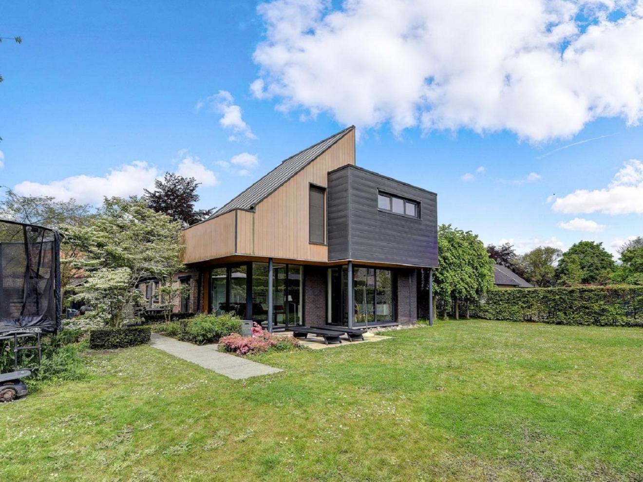 Villa photo 1