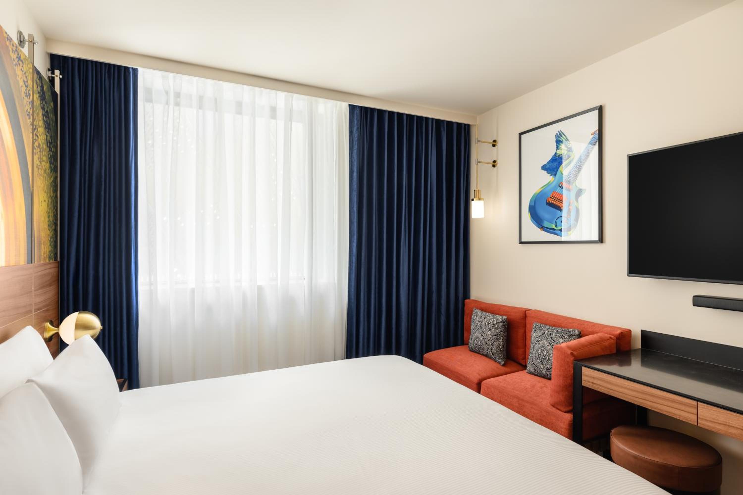 Standard Room thumbnail 6