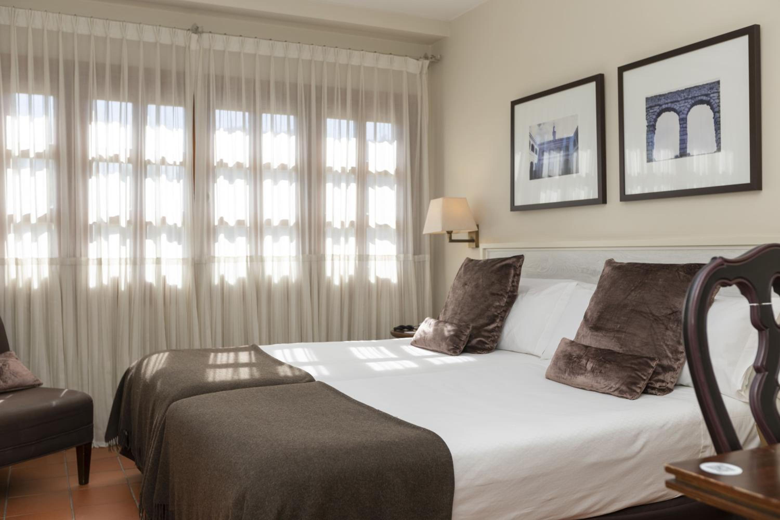 Classic Twin Room - Photo 6