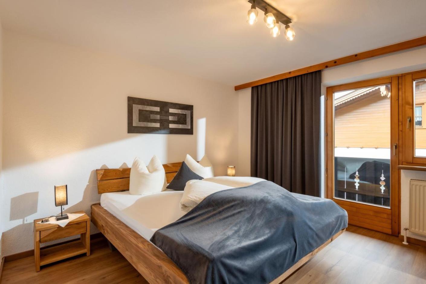 Four-Bedroom Apartment with Balcony and Sauna  photo 2