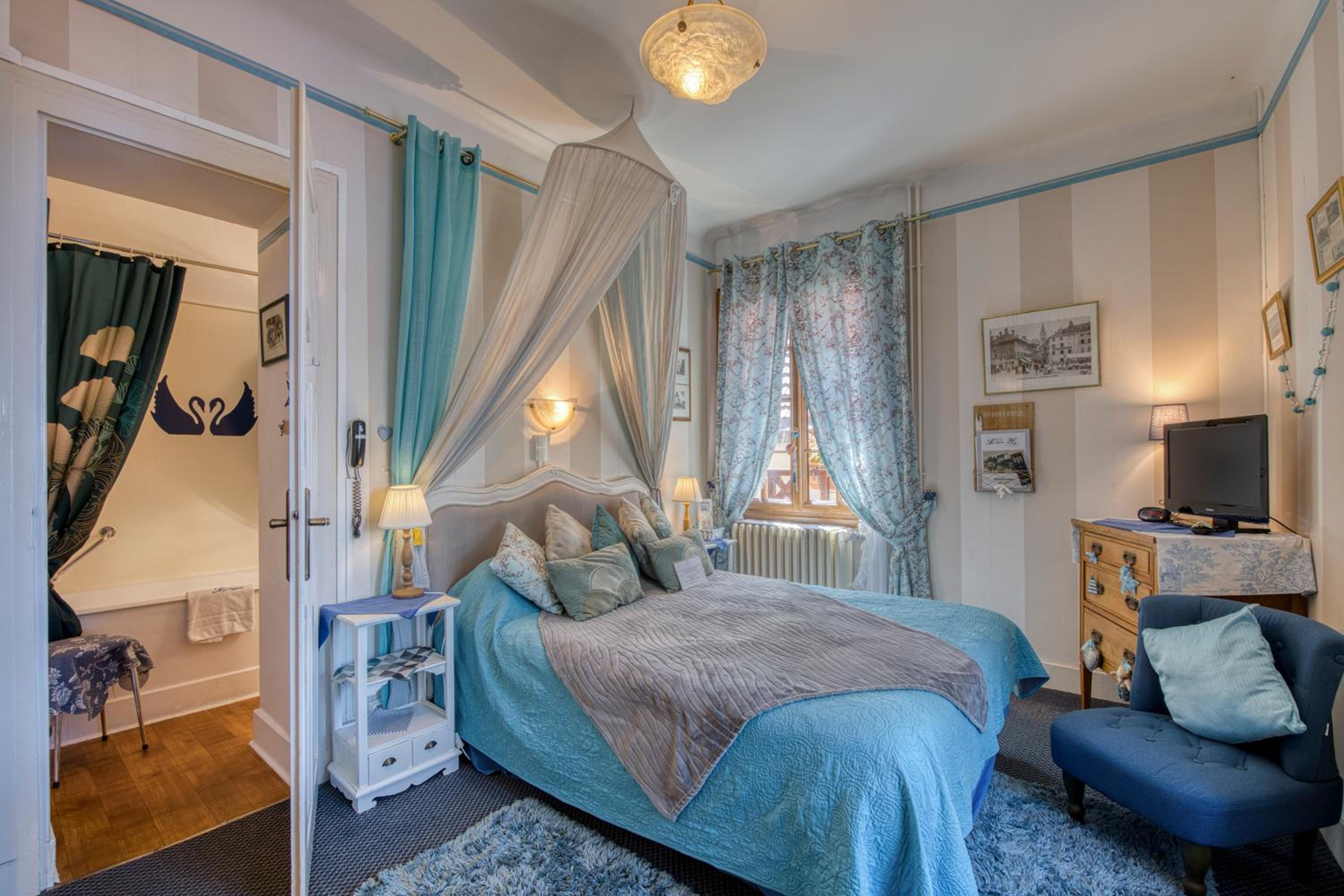 Double Room with Partial Lake View photo 1