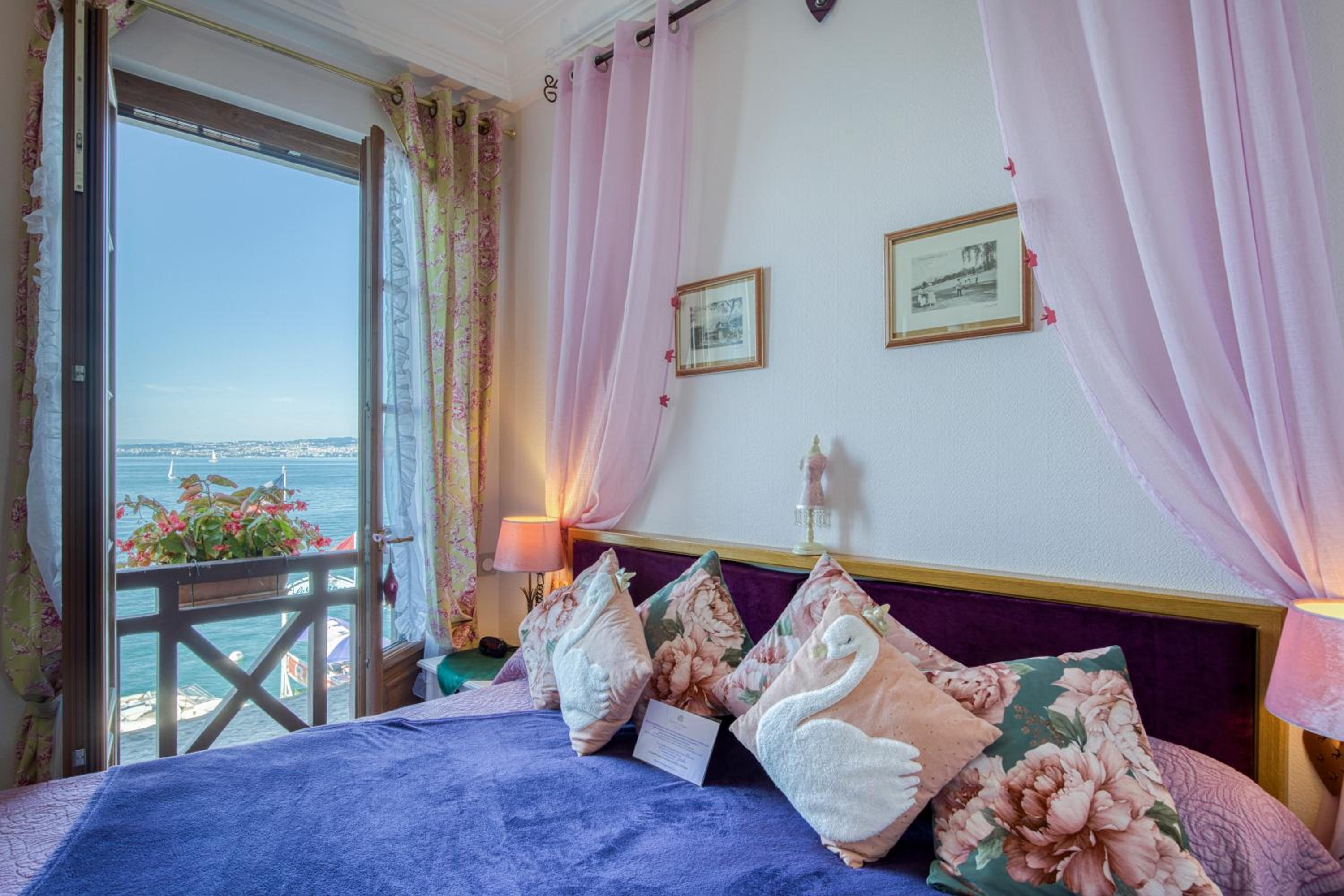 Superior Double Room with Lake View photo 2