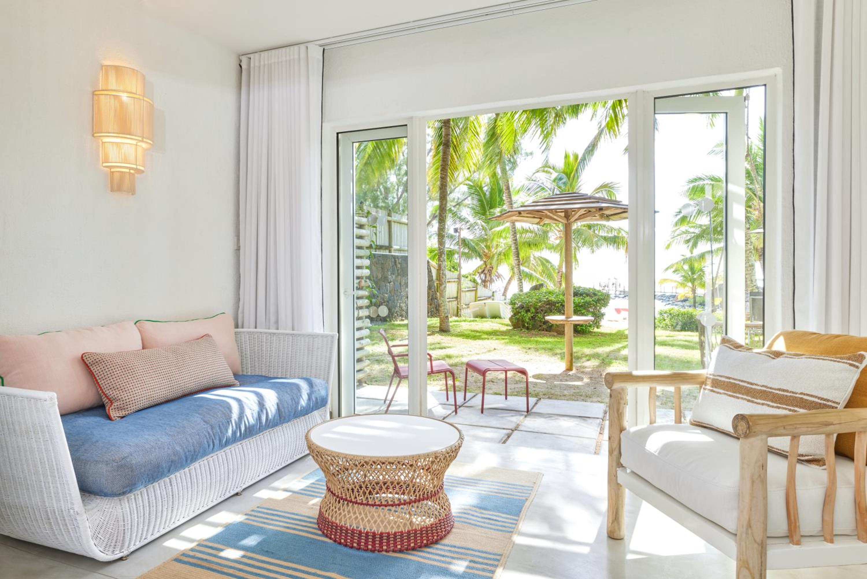 Junior Suite - Beach Front (Adults Only) photo 2