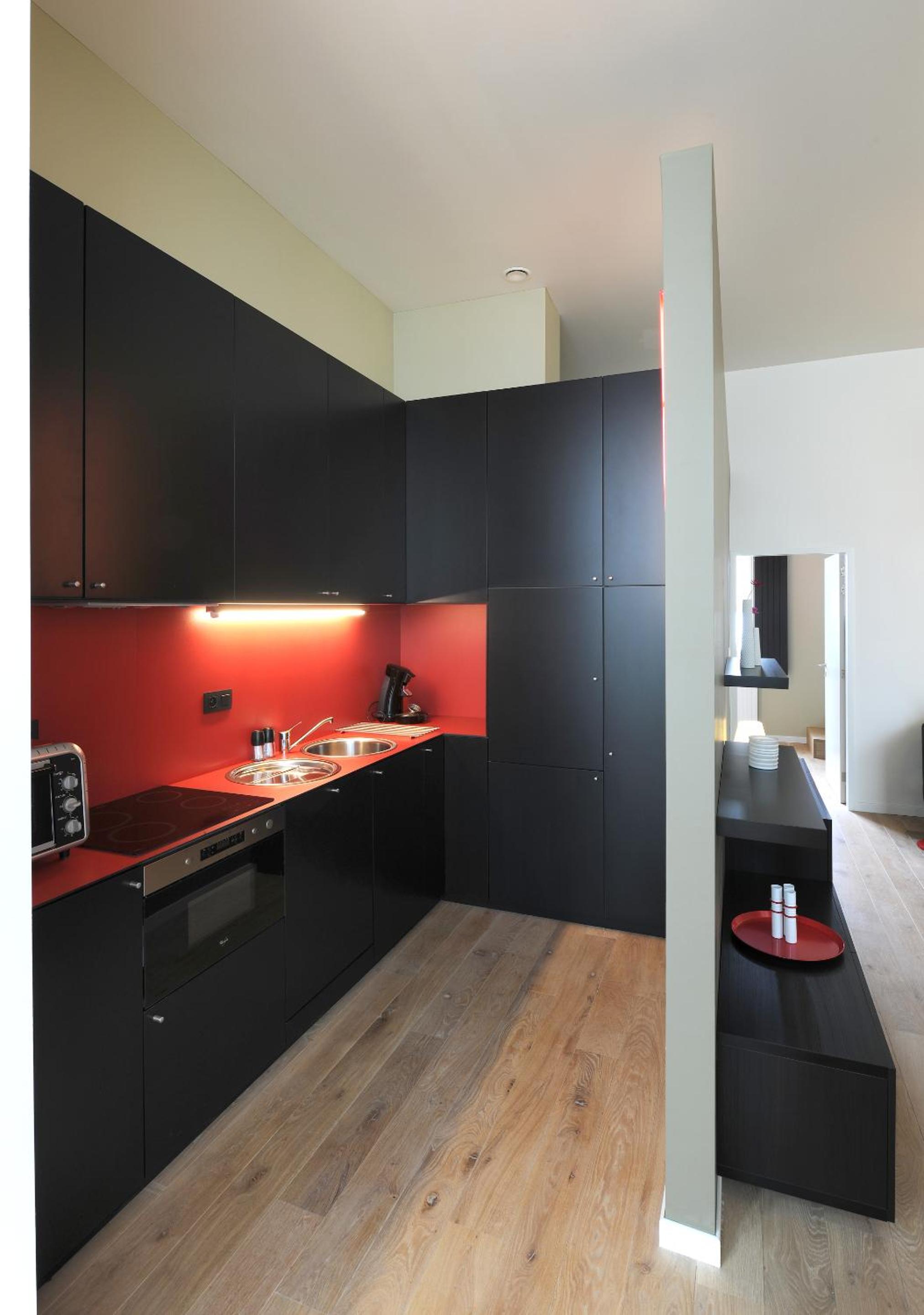 One-Bedroom Standard Apartment - Photo 6