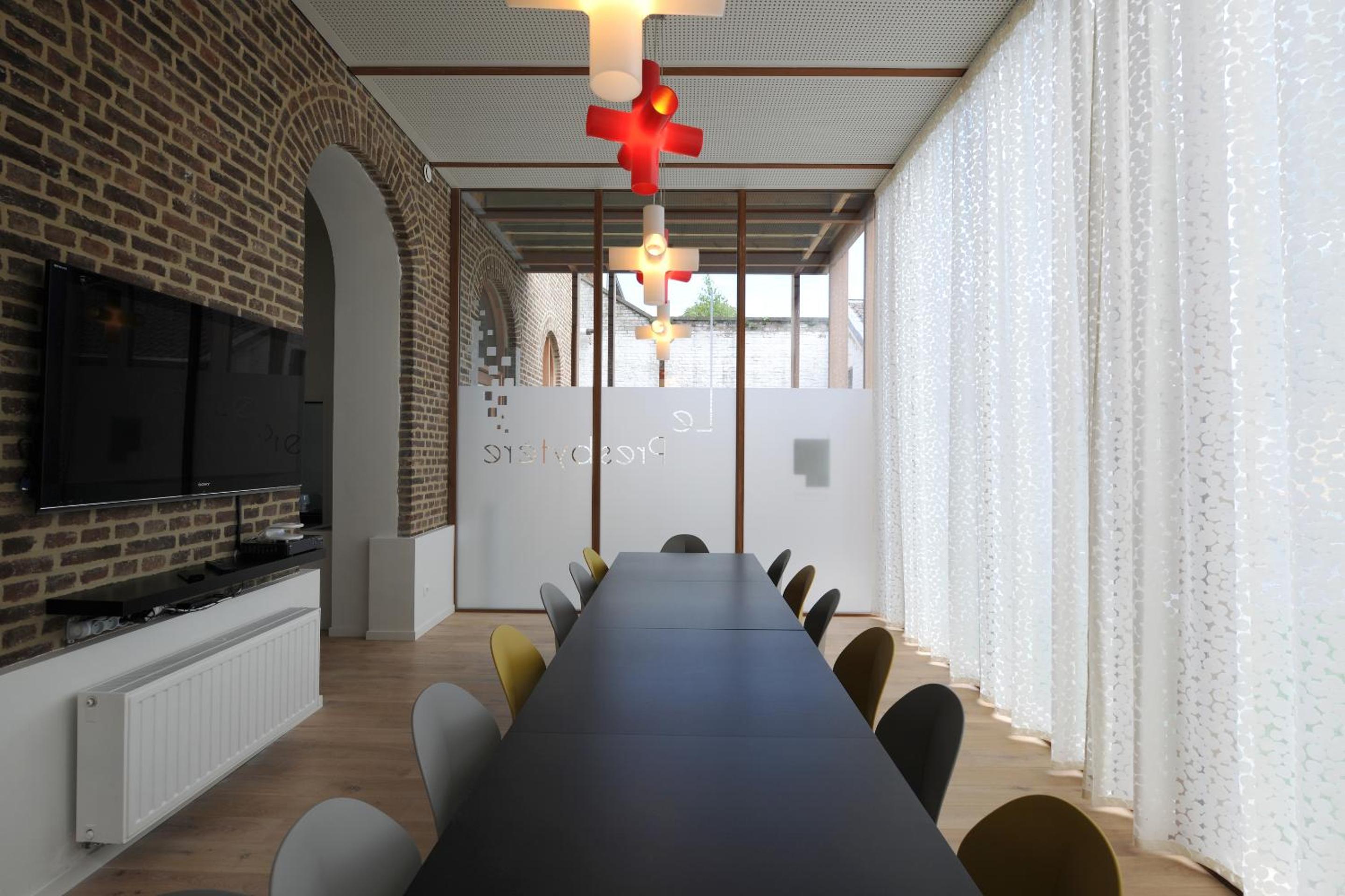 One-Bedroom Standard Apartment - Photo 4