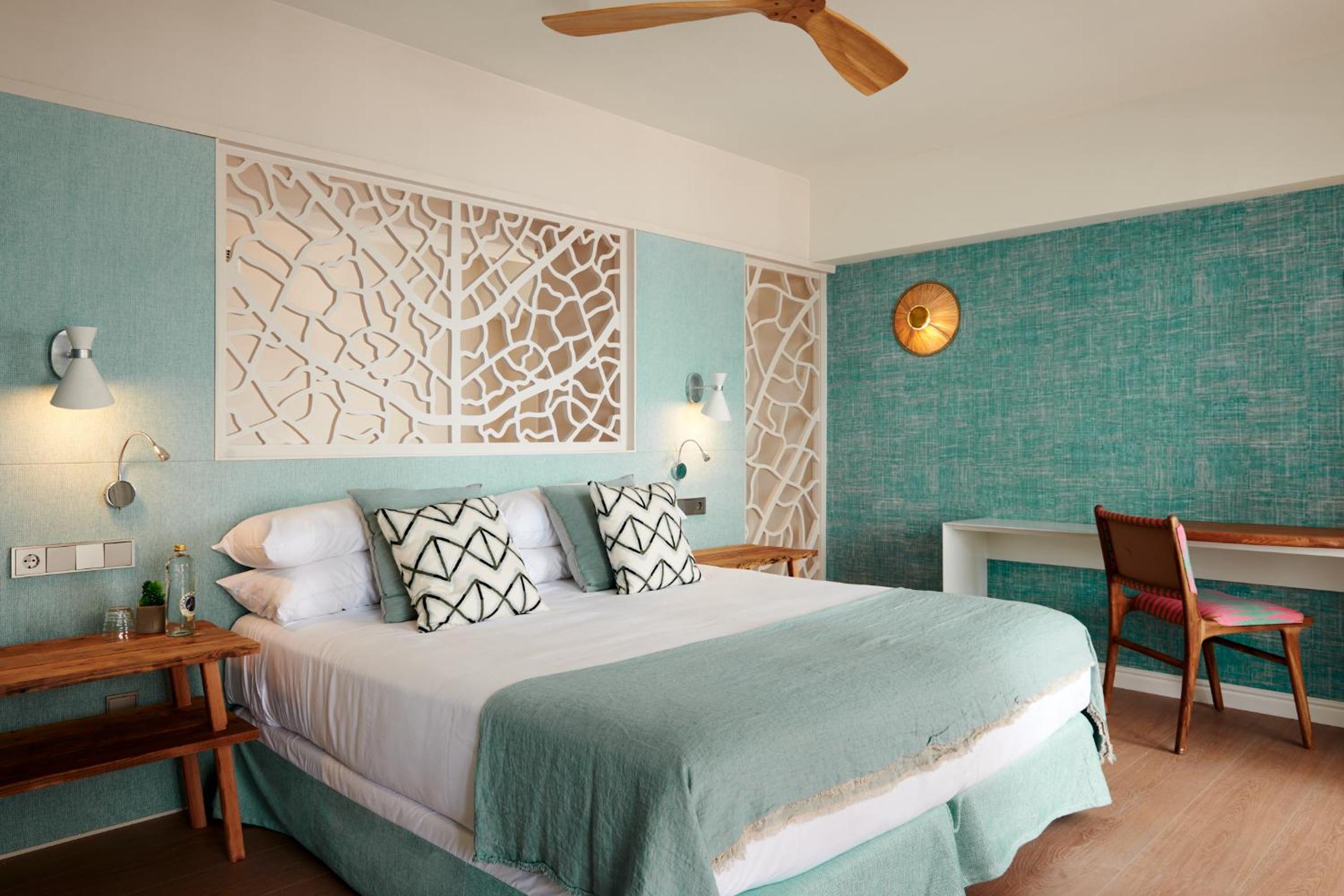 Suite - Photo 1