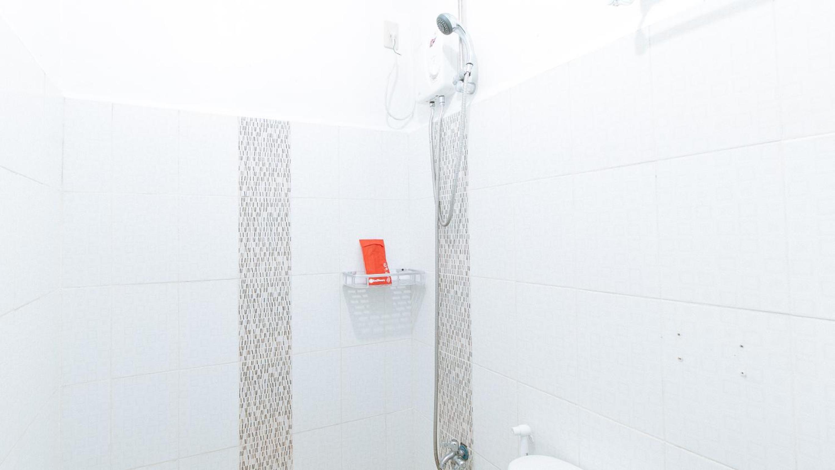 Standard Double Room - Photo 7