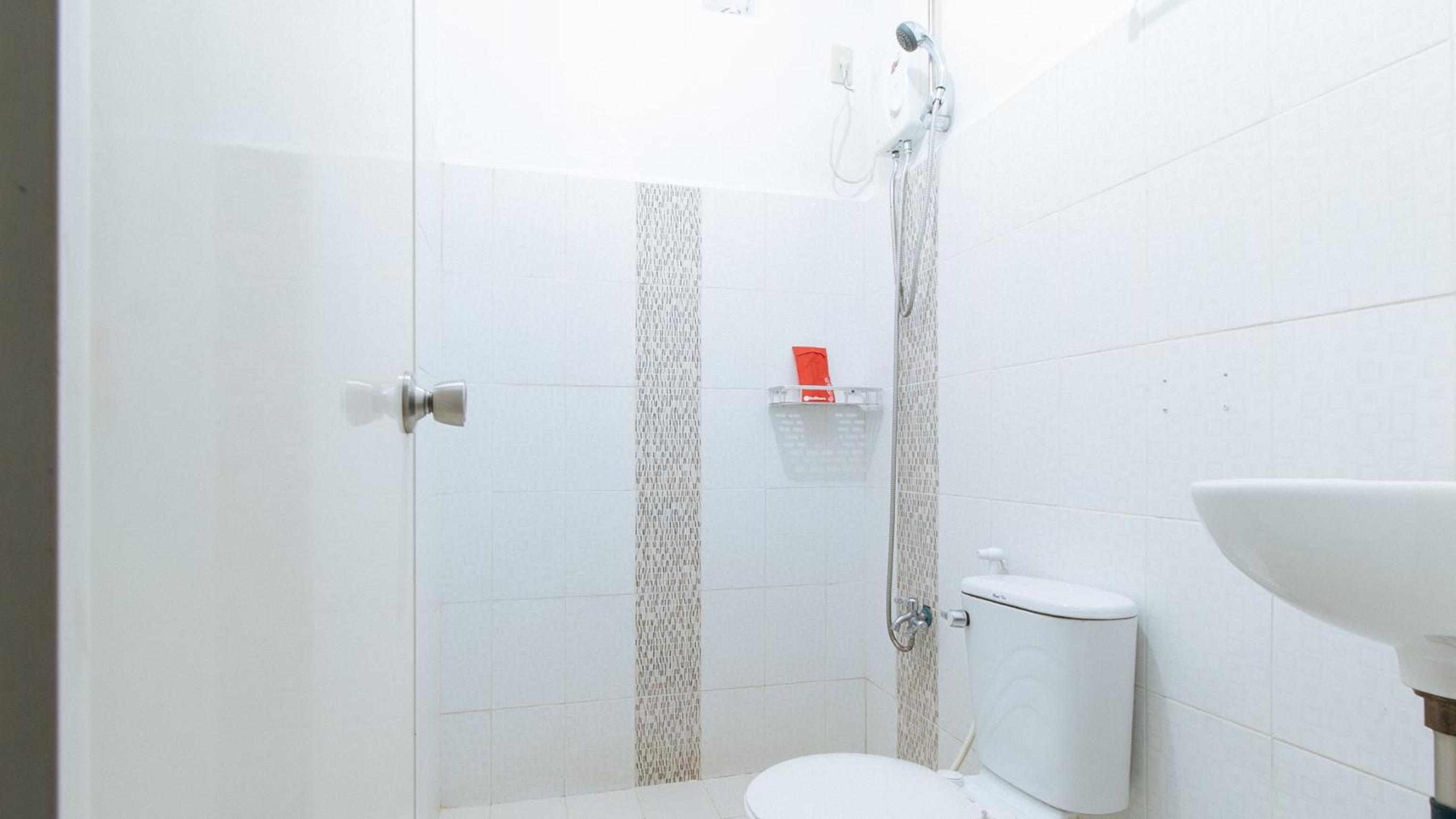 Standard Double Room - Photo 12