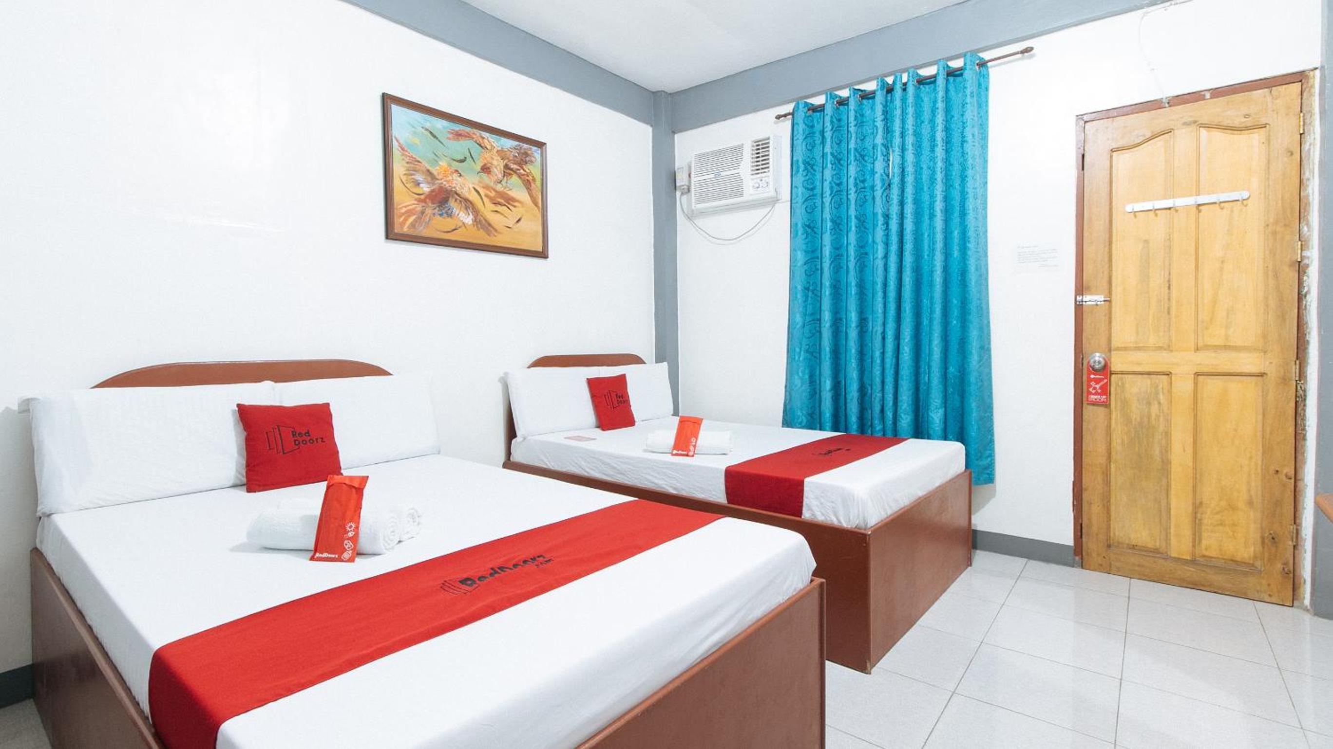 Twin Room - Photo 11