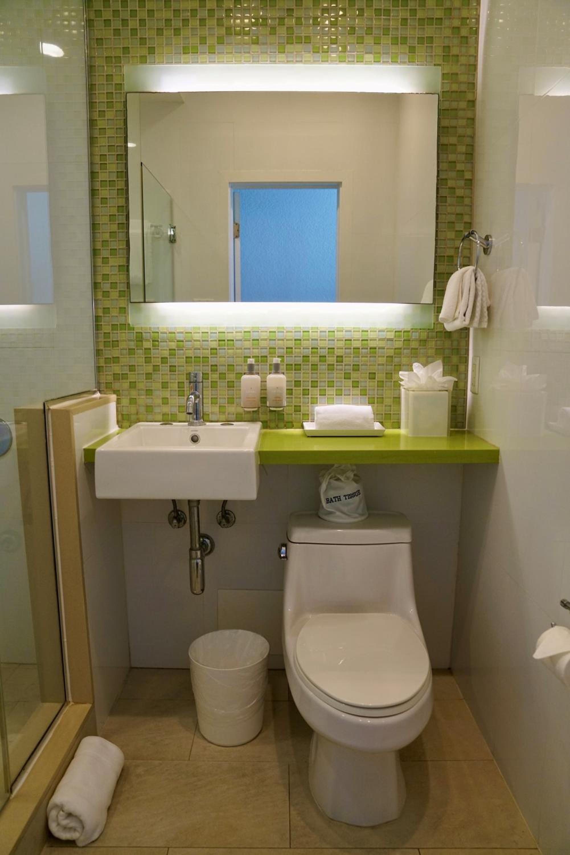 Standard King Room - Photo 5