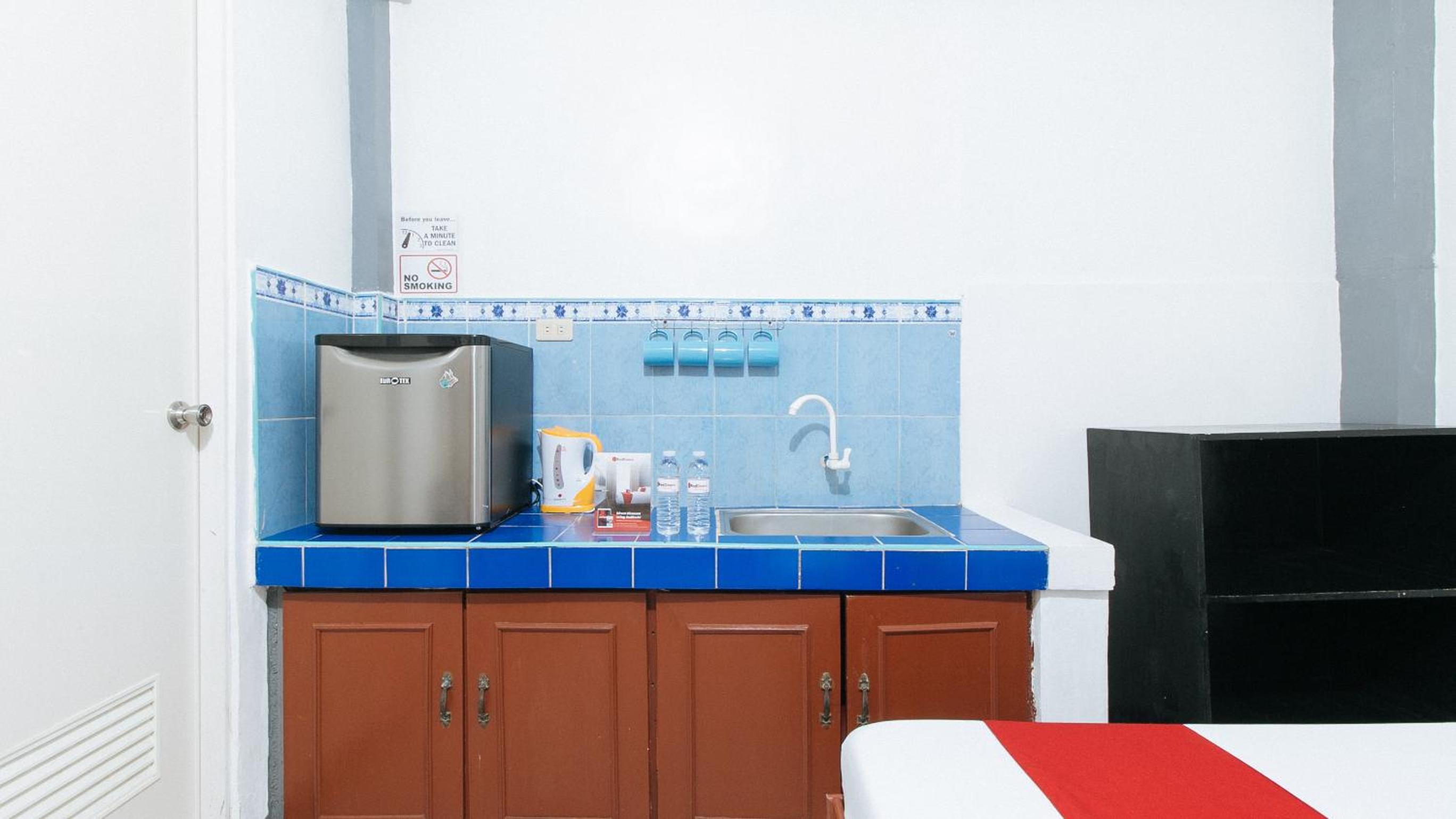 Twin Room - Photo 8