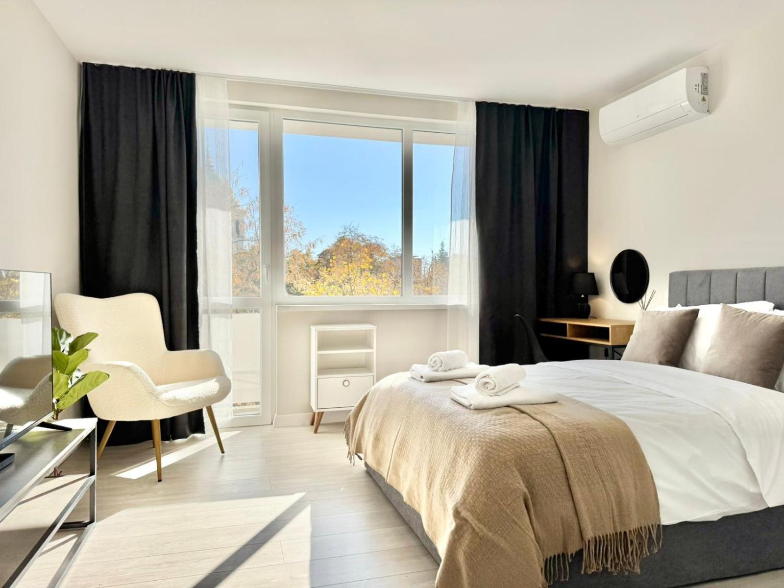One-Bedroom Apartment photo 1