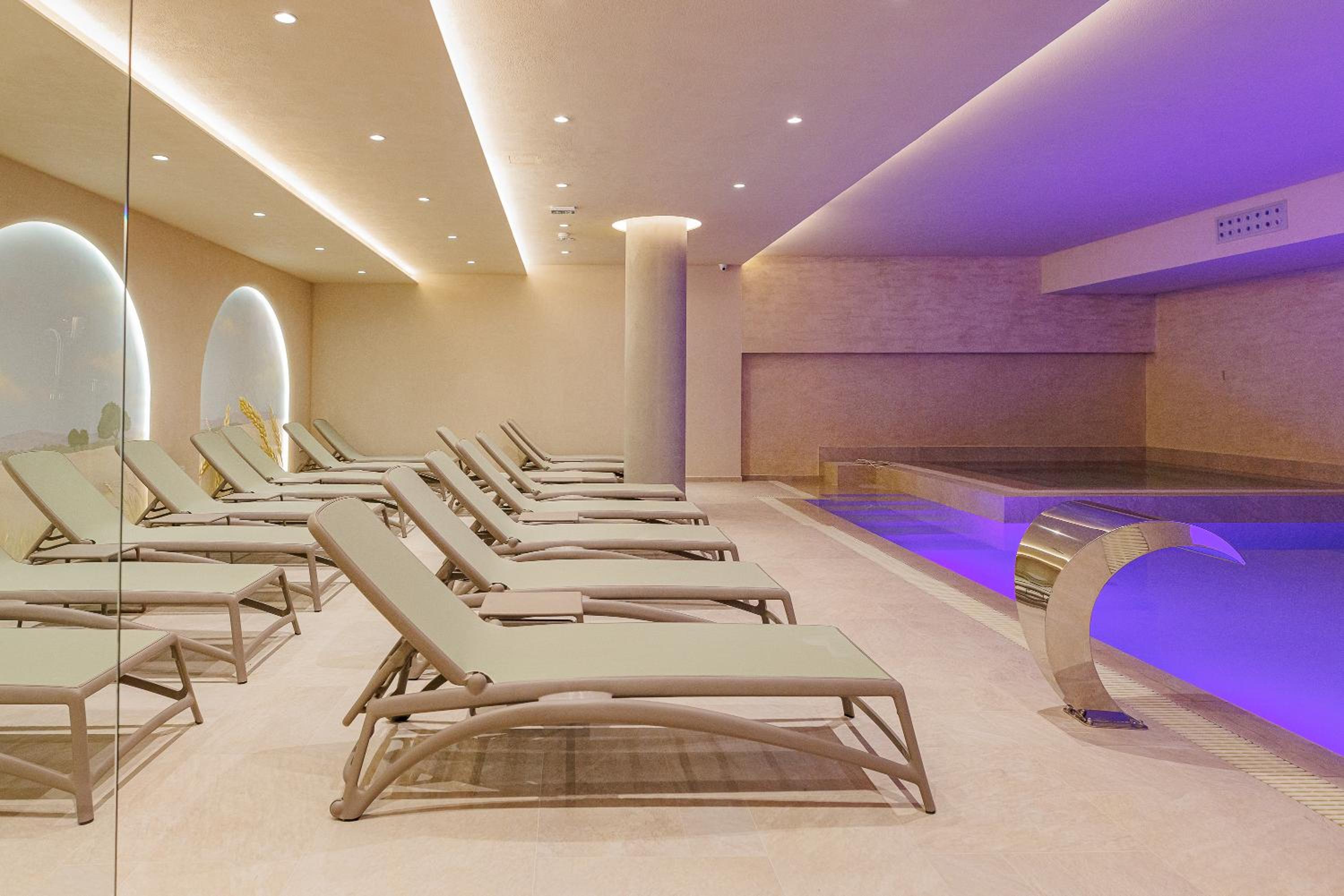One-Bedroom Apartment with Complimentary Spa Access photo 3