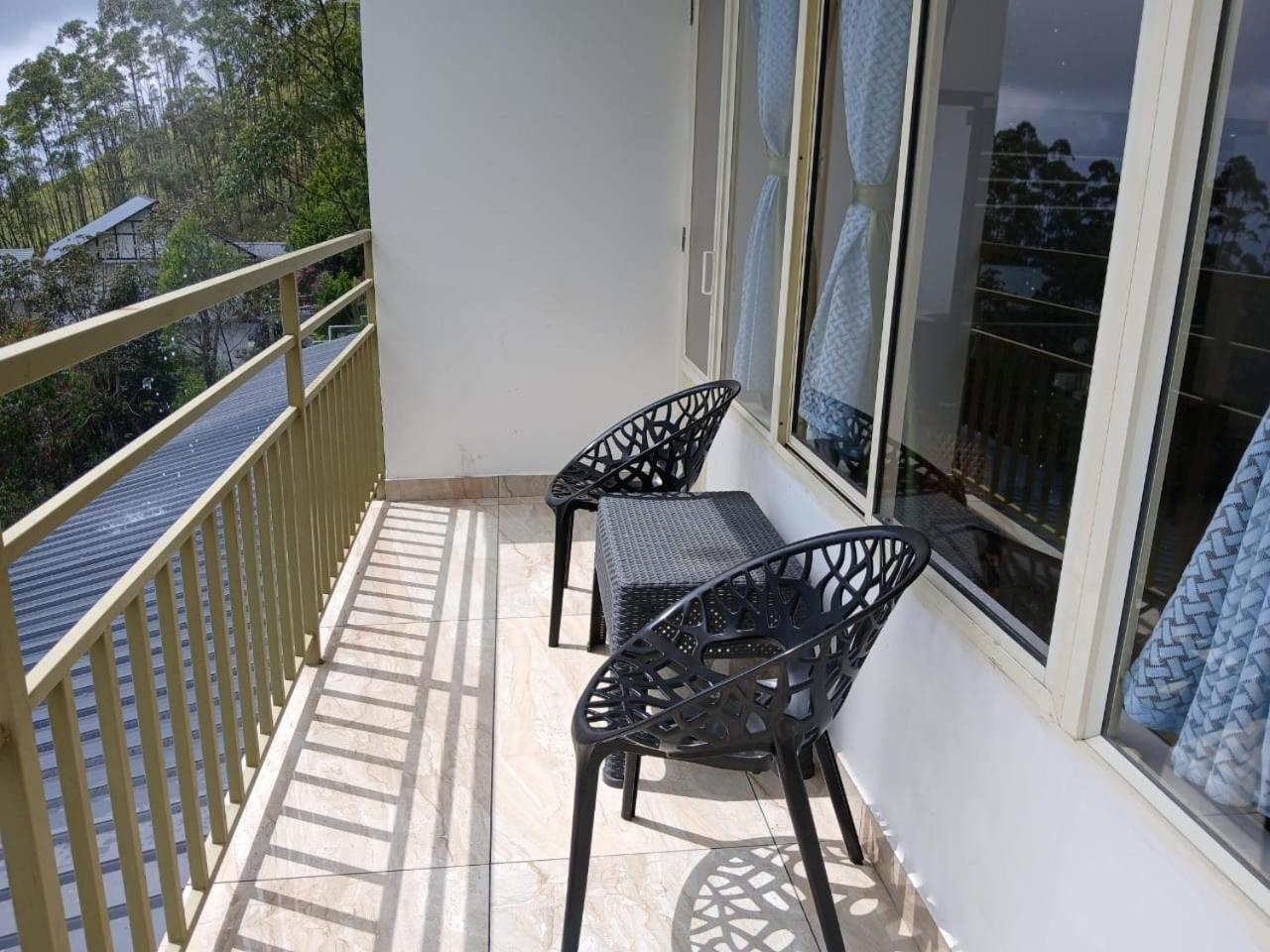 Deluxe Double Room with Balcony photo 3