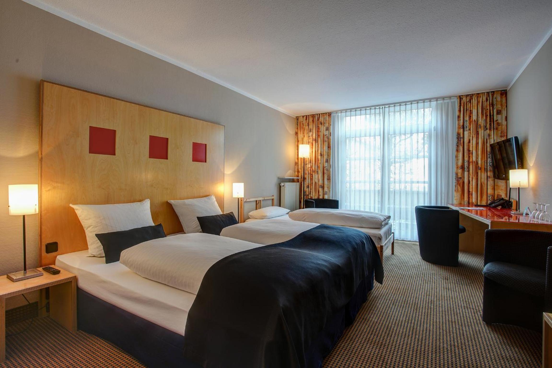 Family Room with One Double Bed and One Single Bed - Photo 3