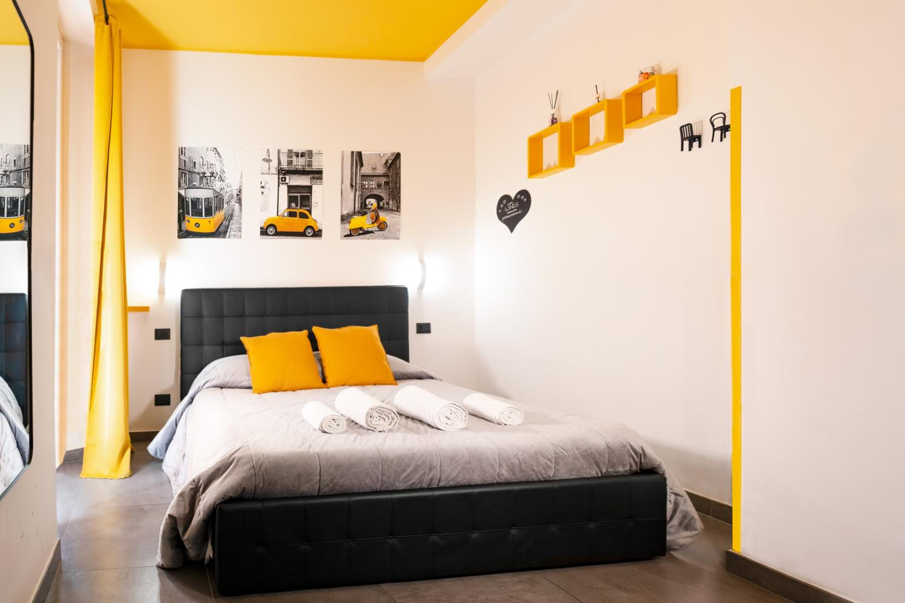 King Room with Balcony - Photo 1